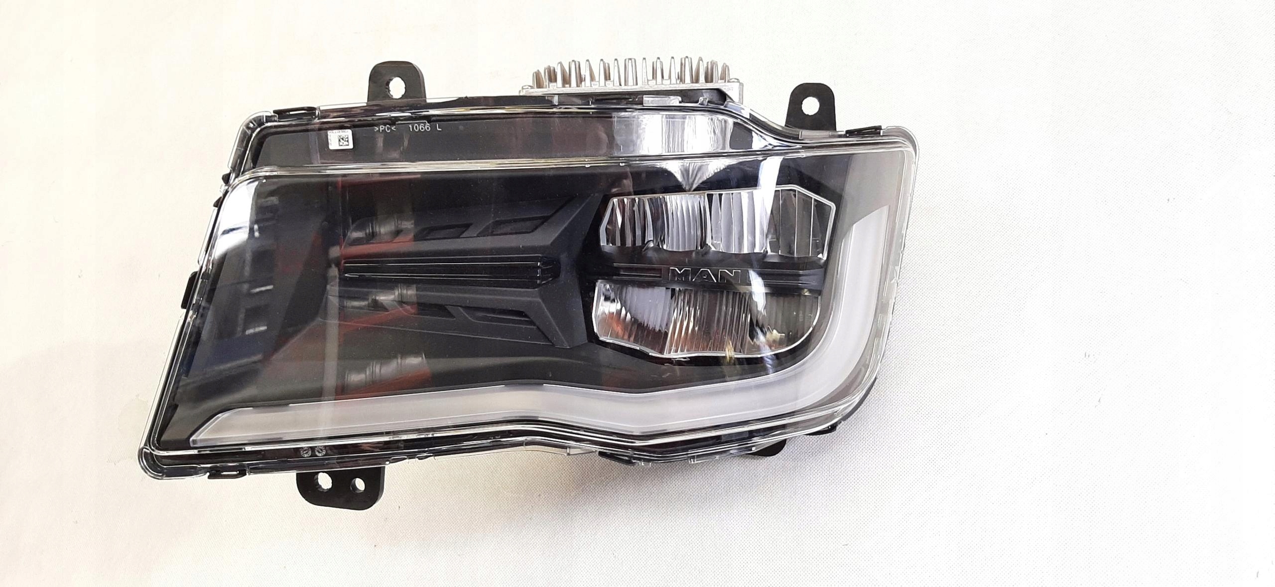 MAN TGX REFLEKTOR LEWY PRZÓD FULL LED 81251016821