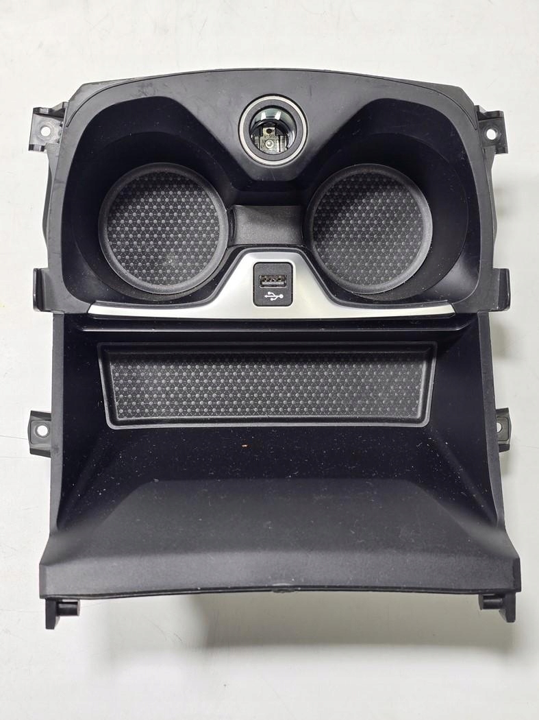 BMW F40 F44 UCHWYT NA KUBKI 2081567X
