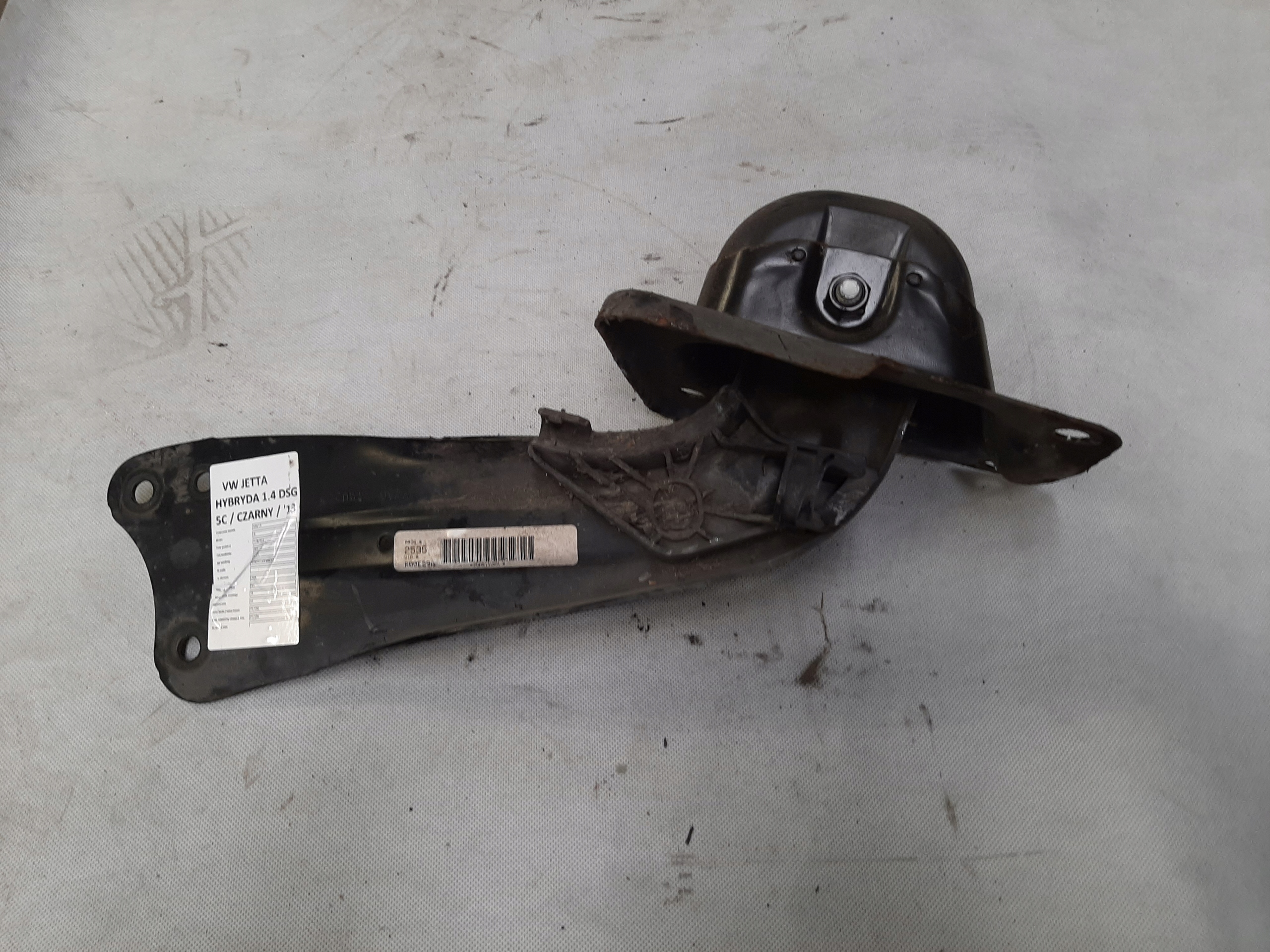 VW JETTA VI WAHACZ LEWY TYŁ TYLNY 1K0505225H