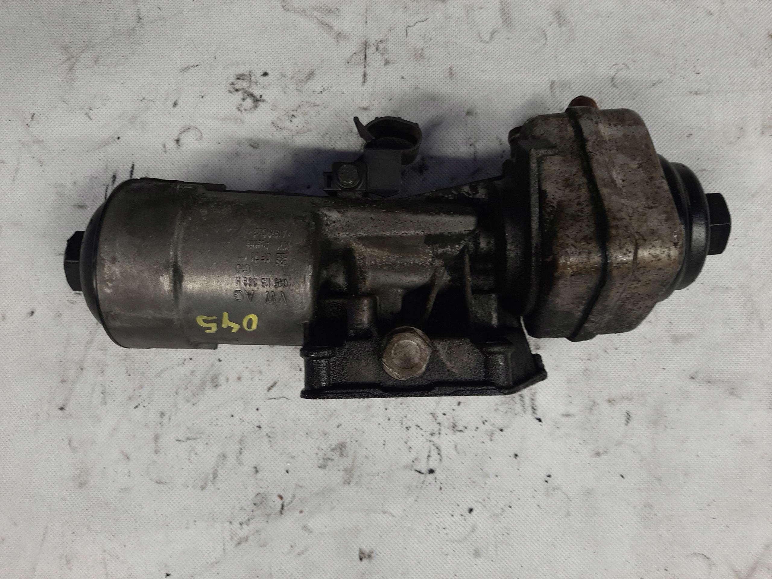 VW PASSAT B6 PODSTAWA OBUDOWA FILTRA OLEJU 045115389H