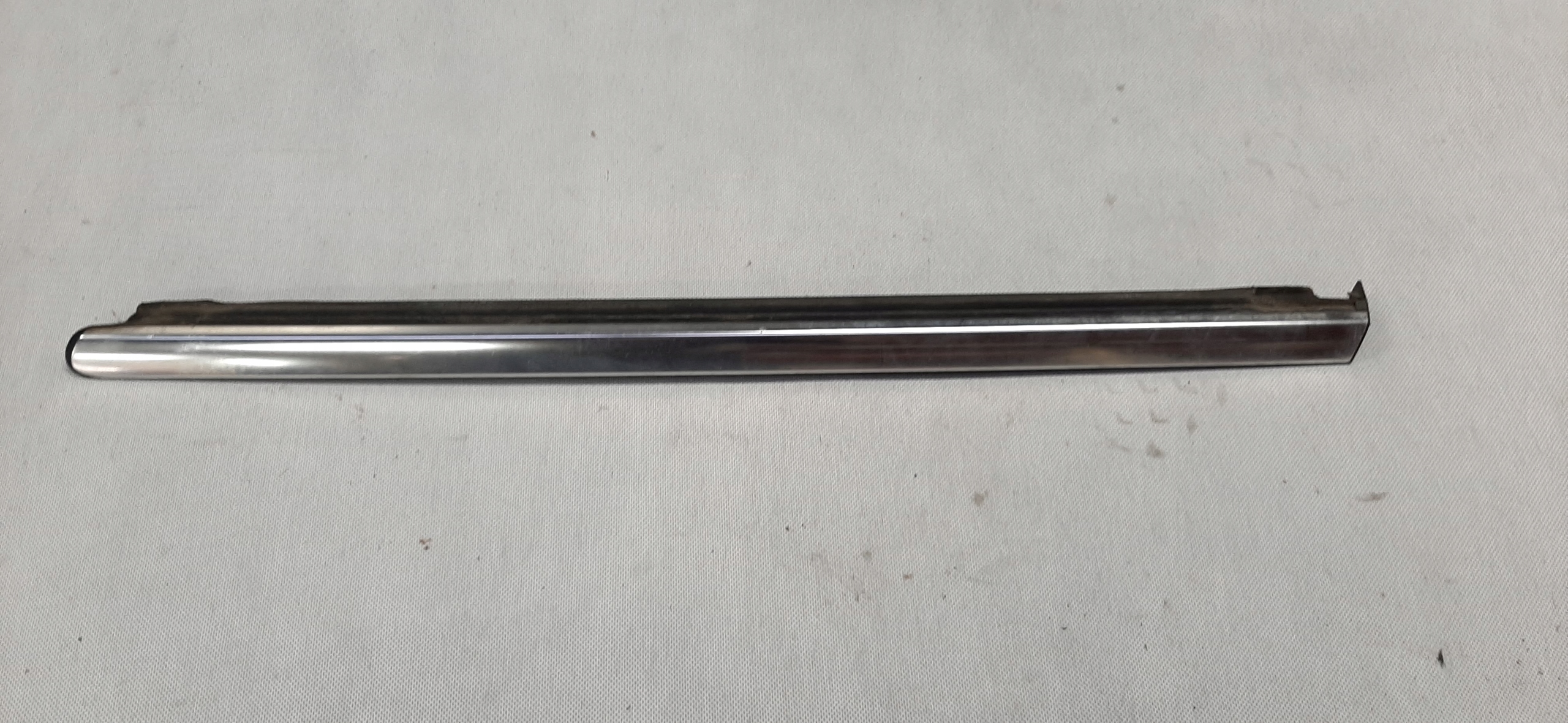 MERCEDES-BENZ R-CLASS W251 05-09 LISTWA PODSZYBIA PRAWY TYŁ A2516905280