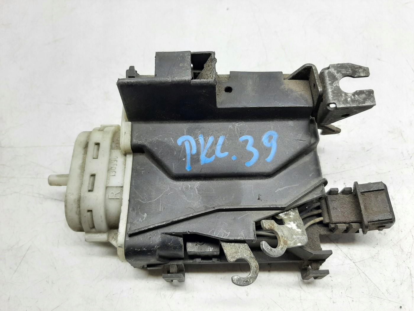 AUDI A6 C4 100 ZAMEK DRZWI PRAWY PRZÓD 4A1837016B