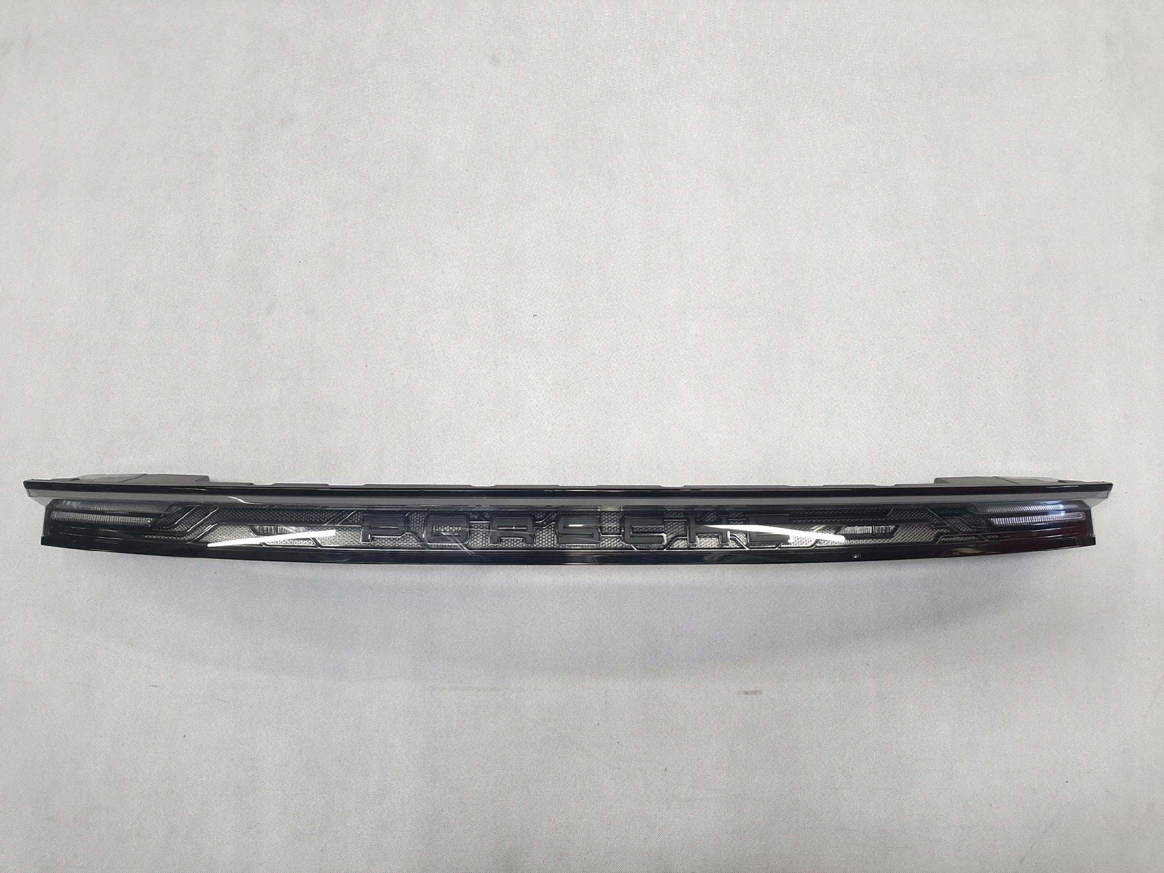 PORSCHE TAYCAN BLENDA LAMPA ŚRODKOWA SAE 9J1945082G