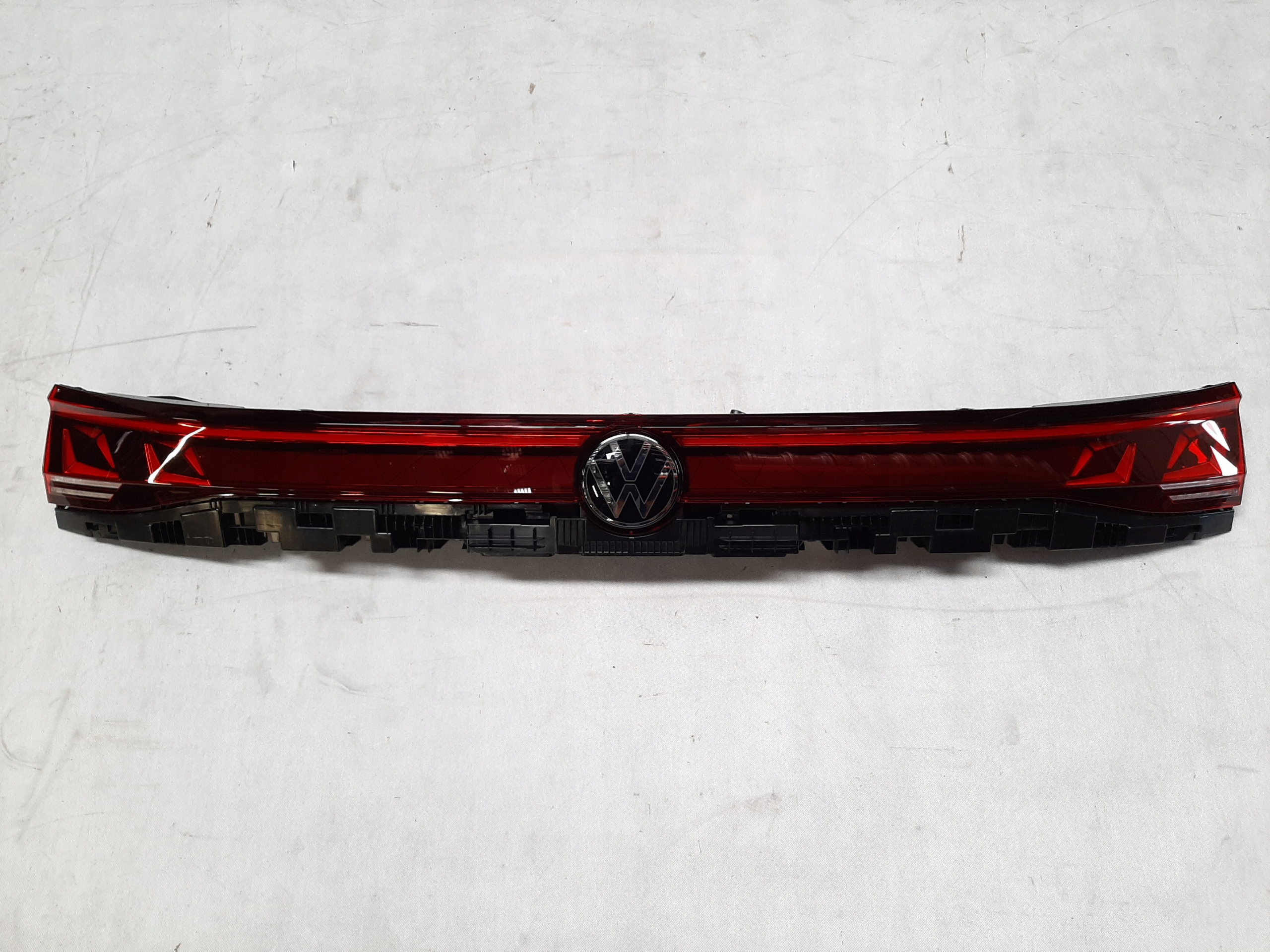 VW TOUAREG LAMPA TYŁ BLENDA ŚRODKOWA LED 760945307E