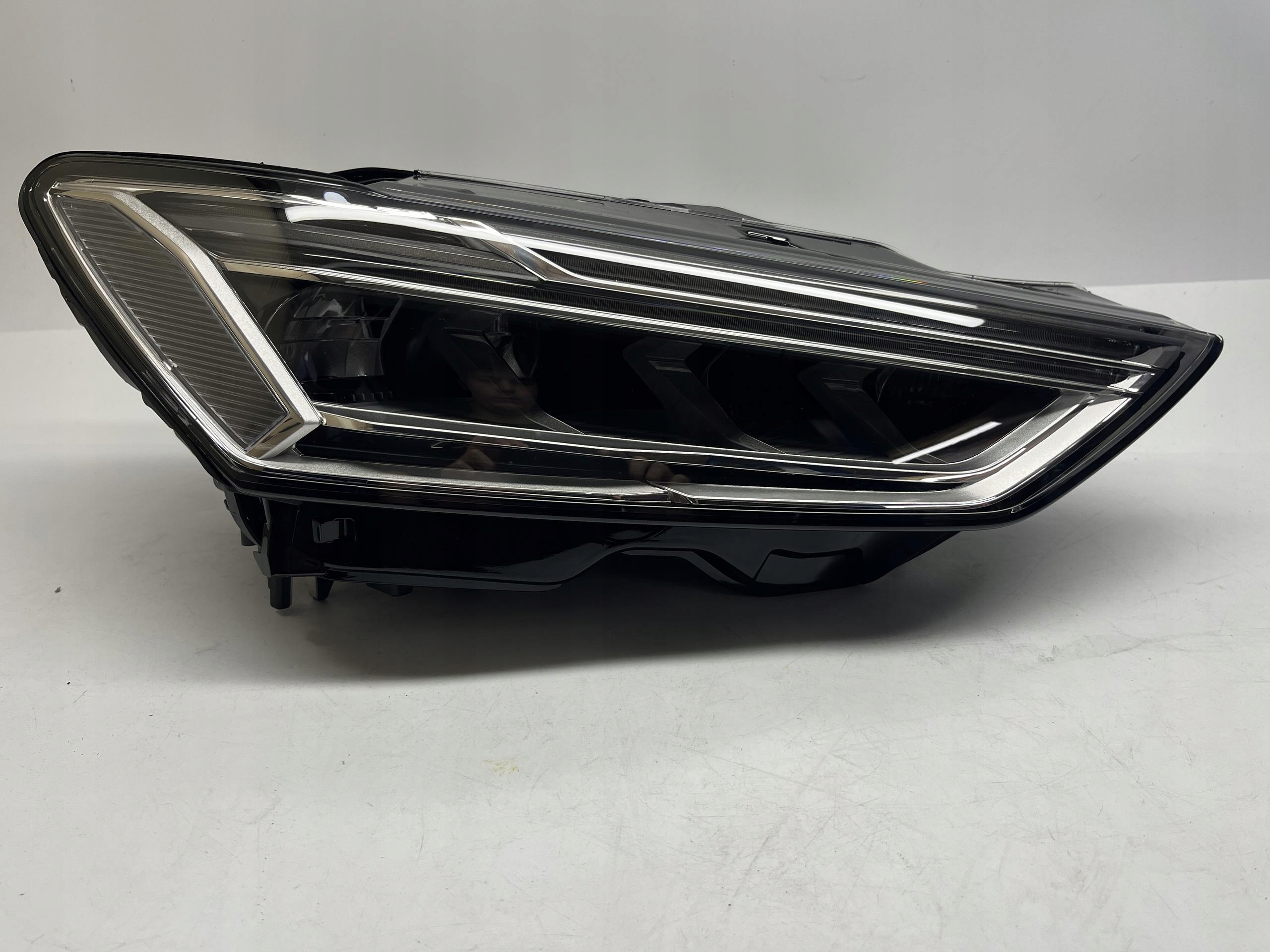 AUDI A7 REFLEKTOR LAMPA PRAWA PRZEDNIA LED 4K8941034C