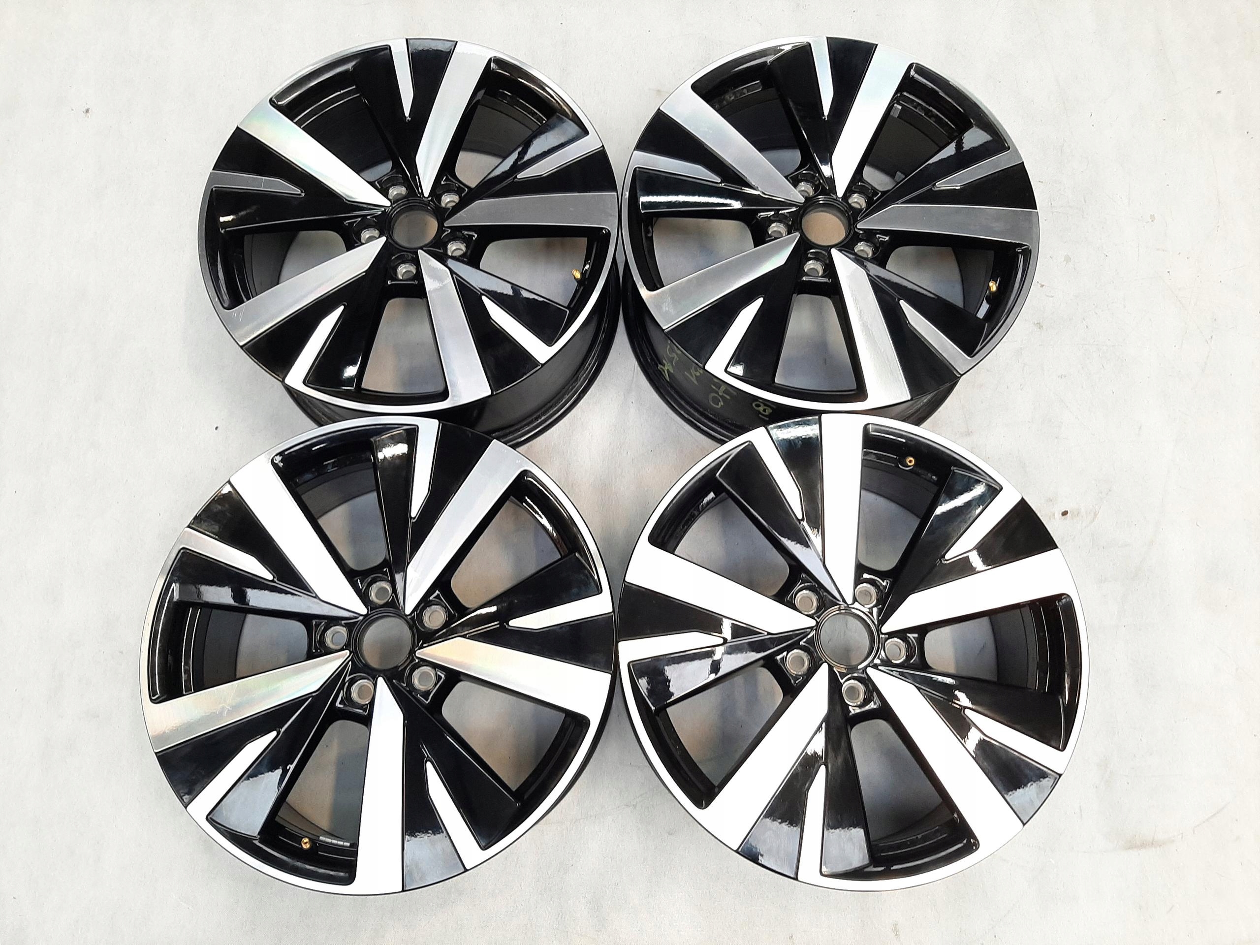 VW GOLF VIII 8 FELGI ALUMINIOWE R18 7.5J ET 51 5x112 5H0601025AQ