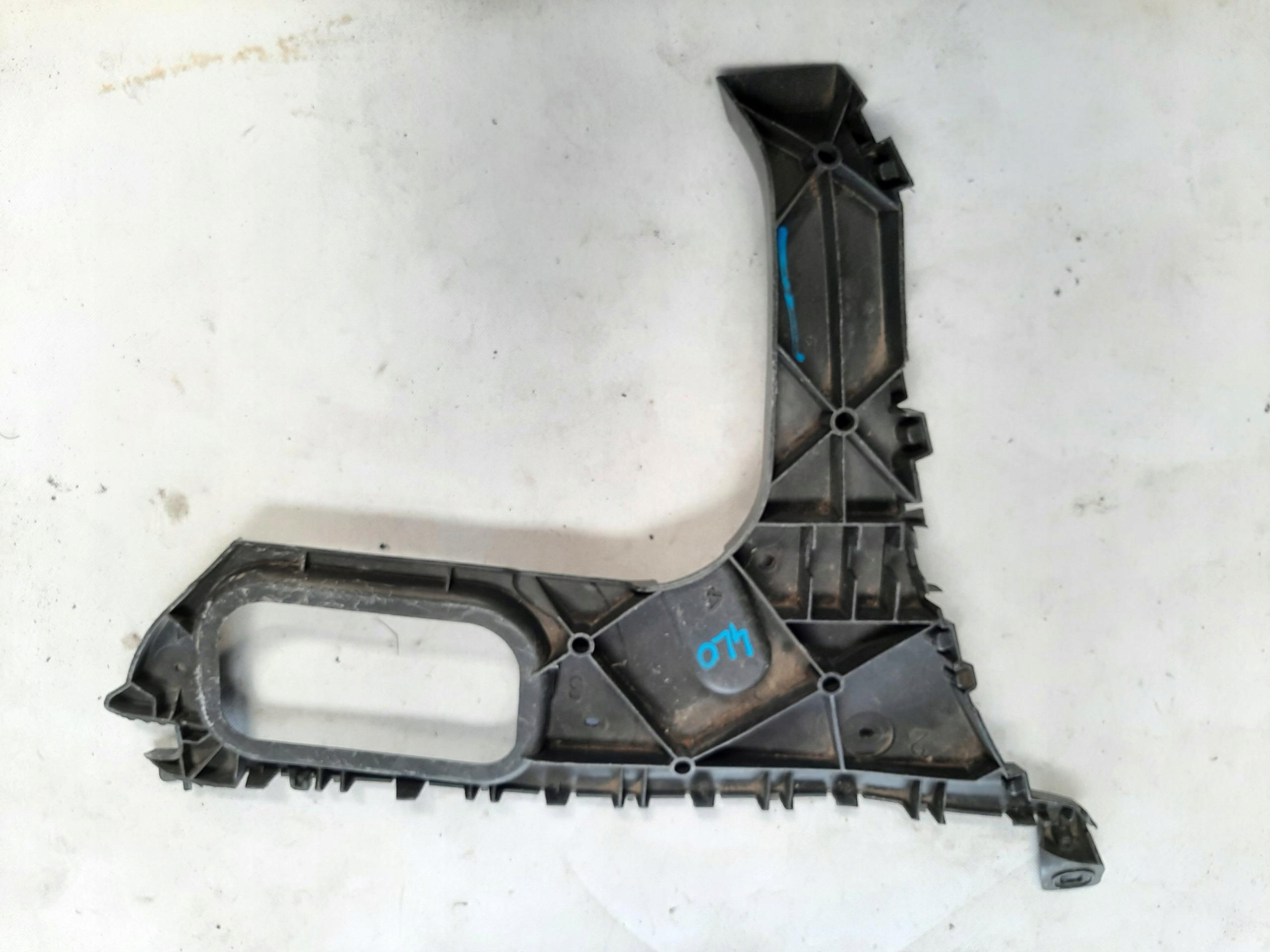 AUDI Q7 4L ŚLIZG MOCOWANIE ZDERZAKA PROWADZENIE LEWY TYŁ 4L0807453A