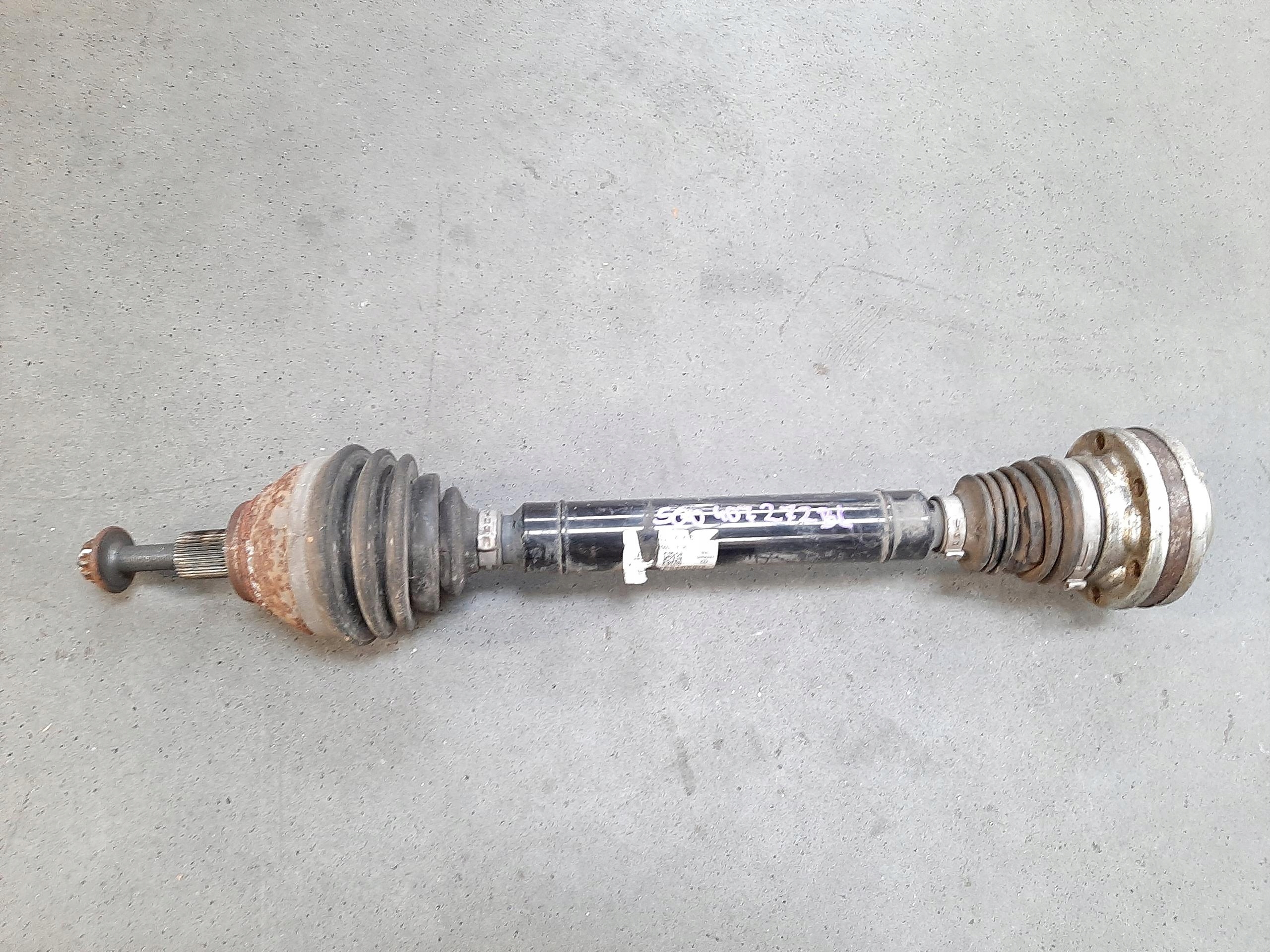 VW PASSAT B7 PÓŁOŚ NAPĘDOWA PRAWY PRAWA PRZÓD PRZEDNIA 5G0407272BL