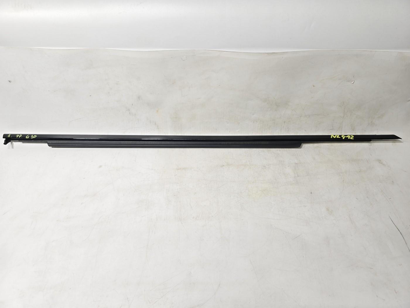 BMW G30 G31 LISTWA ZGARNIAJĄCA PRAWY PRZÓD 7433550