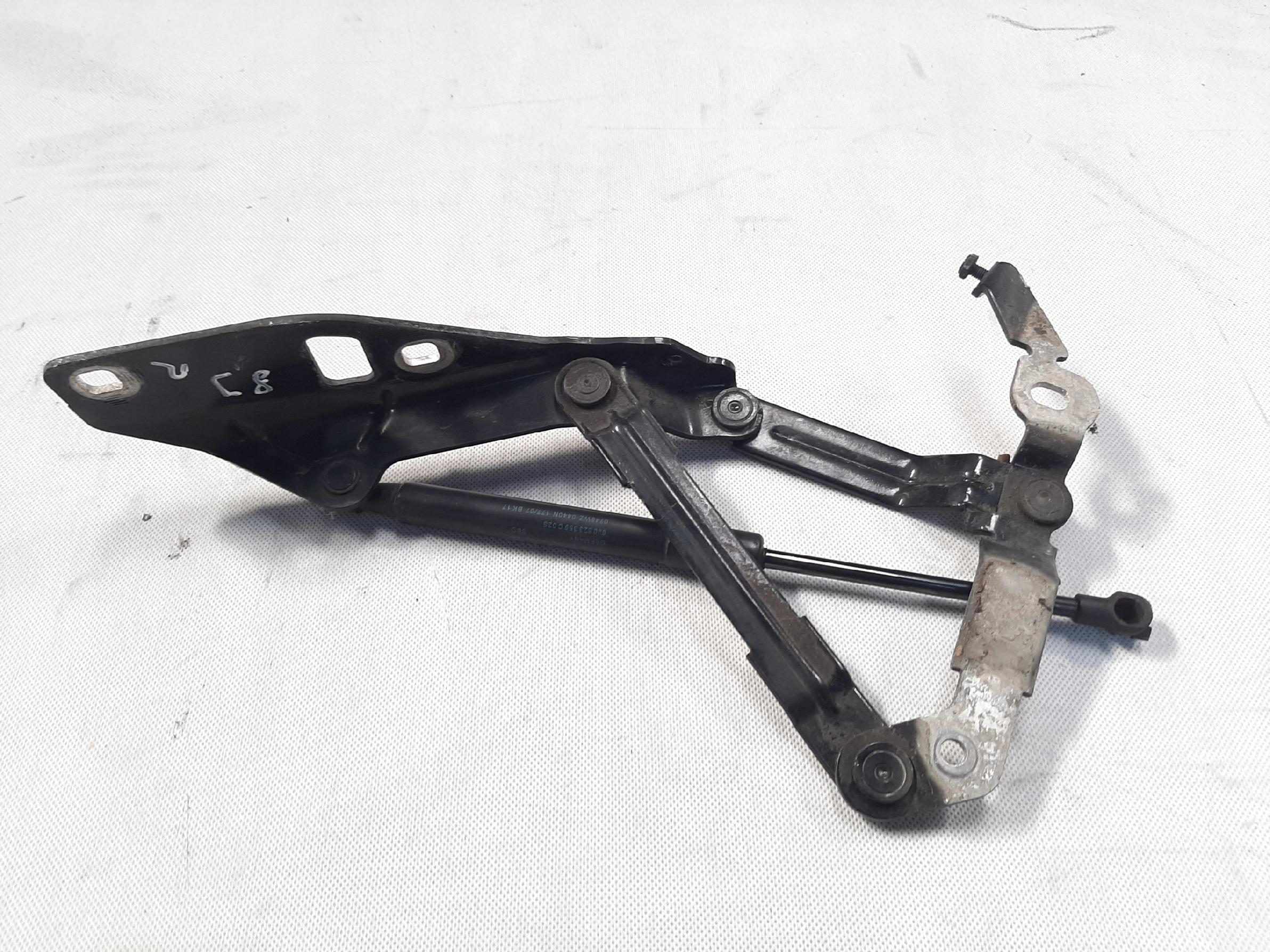 AUDI TT 8J 06-10 ZAWIAS MASKI KLAPY SILNIKA PRAWY PRZÓD 8J0823302D
