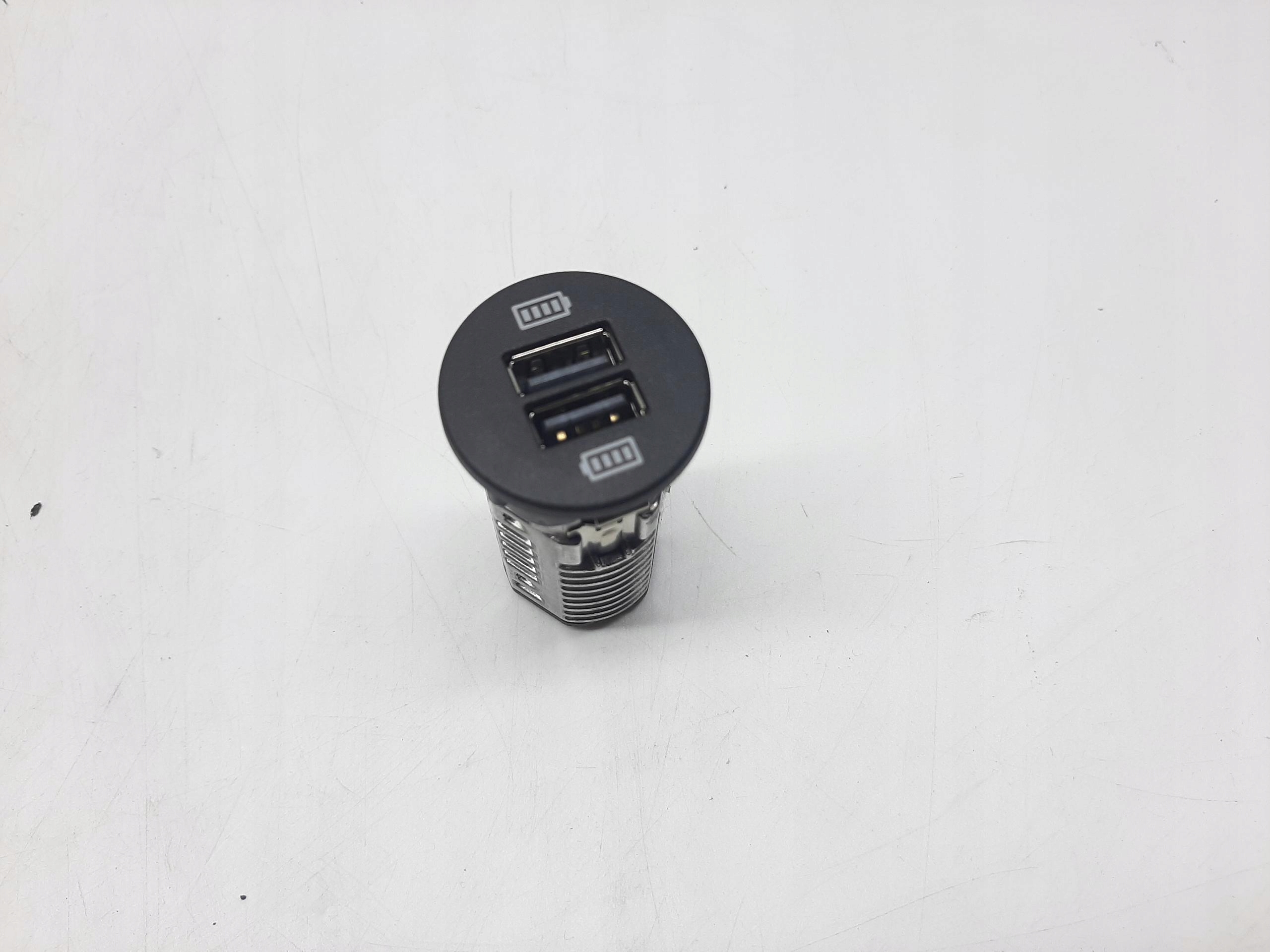 PORSCHE MACAN GNIAZDO ŁADOWANIA USB 95B035222