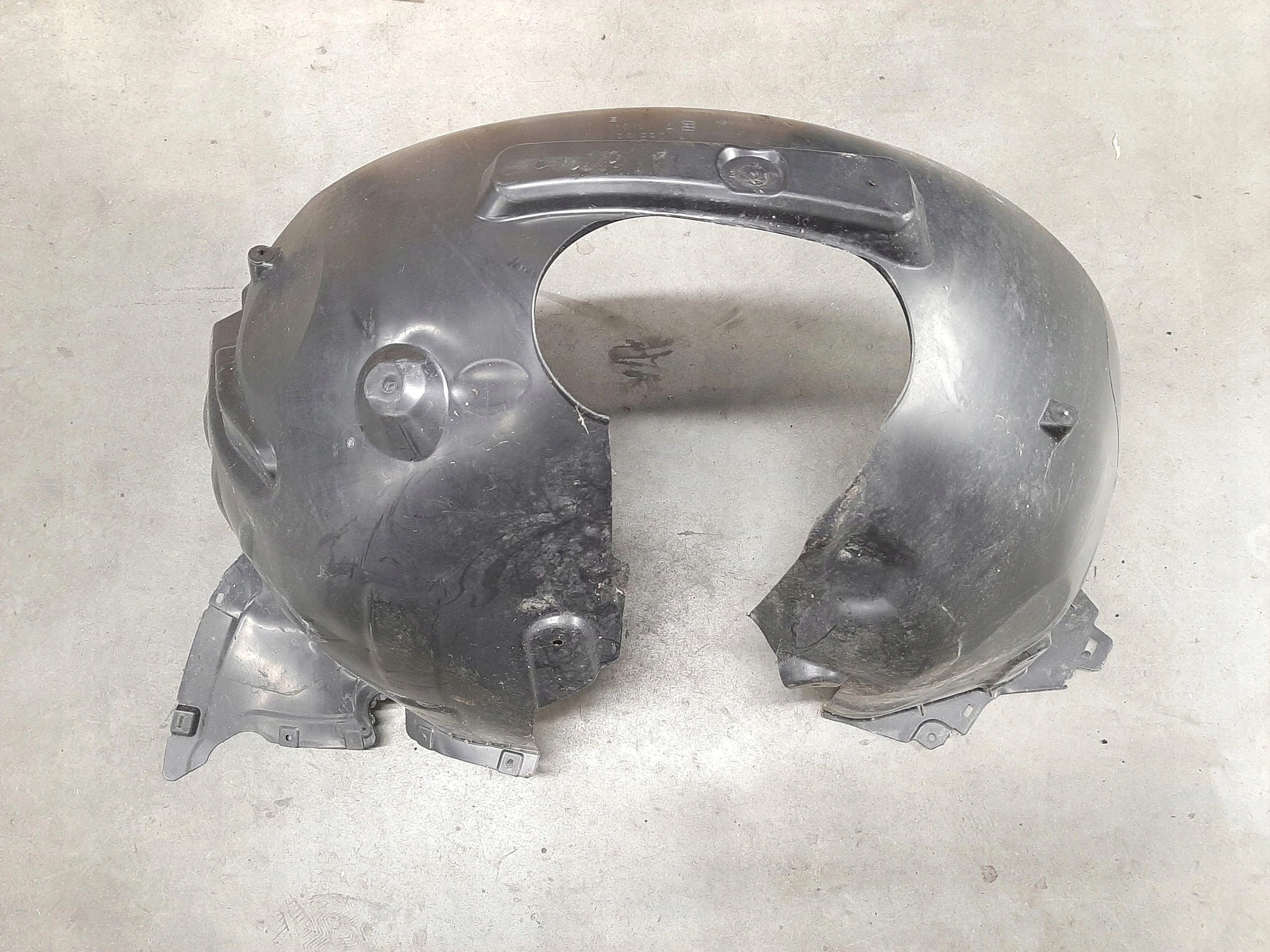 AUDI A3 8V OSŁONA PRZECIWBŁOTNA NADKOLE PRZEDNIE PRAWE 8V5821172