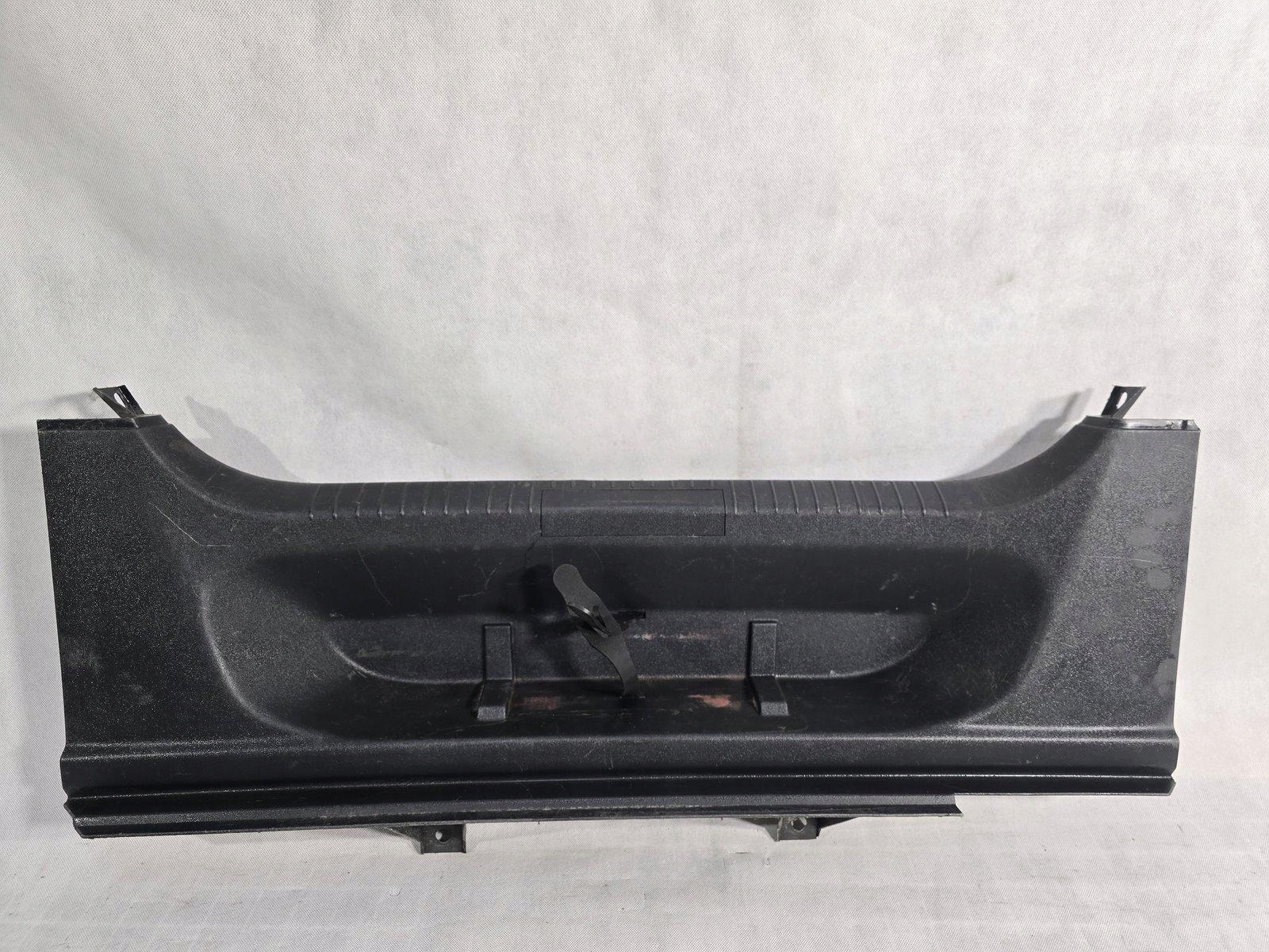 SEAT CORDOBA II IBIZA III OSŁONA PASA TYLNEGO TYŁ MASKOWNICA 6L5863459E