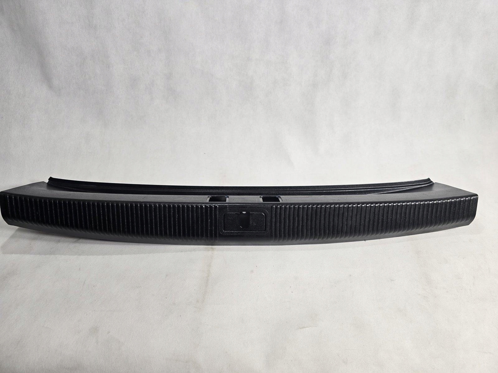 AUDI A8 S8 D3 OSŁONA PASA TYLNEGO TYŁ MASKOWNICA 4E0863471B