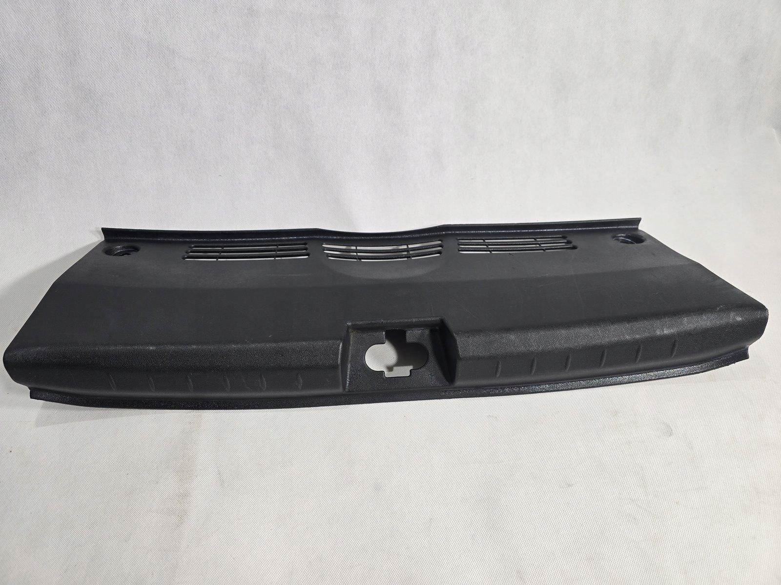 SEAT LEON II LIFT OSŁONA PASA TYLNEGO TYŁ MASKOWNICA 1P0863459B