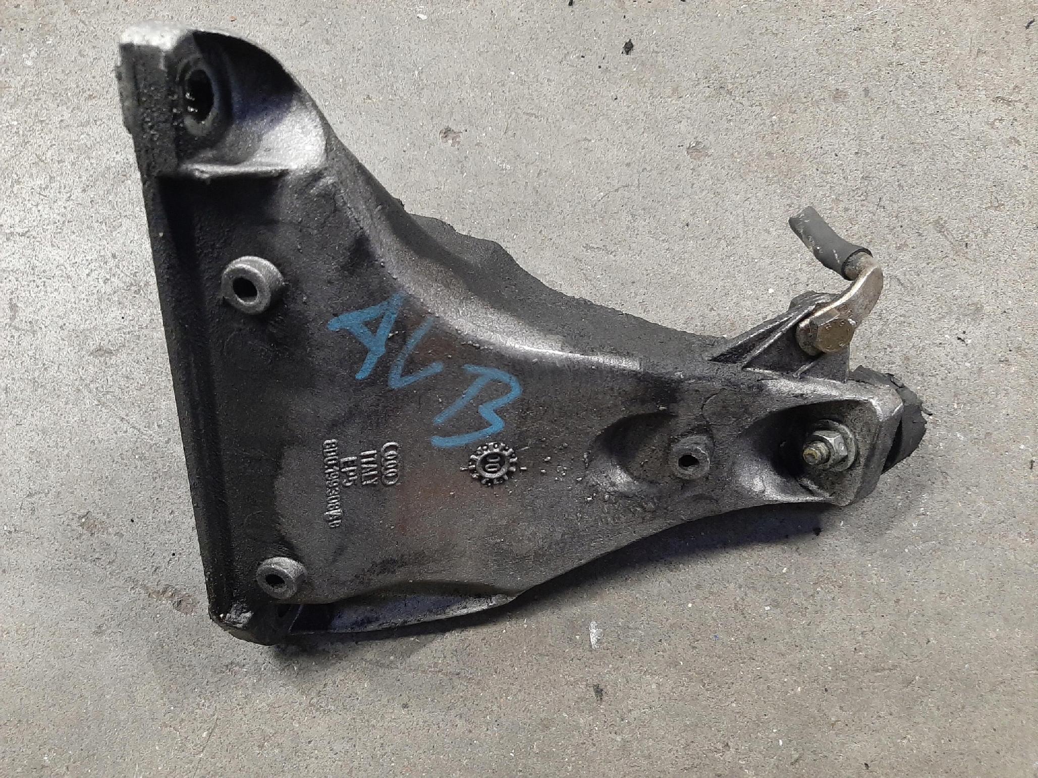 AUDI VW ŁAPA MOCOWANIE BOCZNE STELAŻ 8D0199308AB