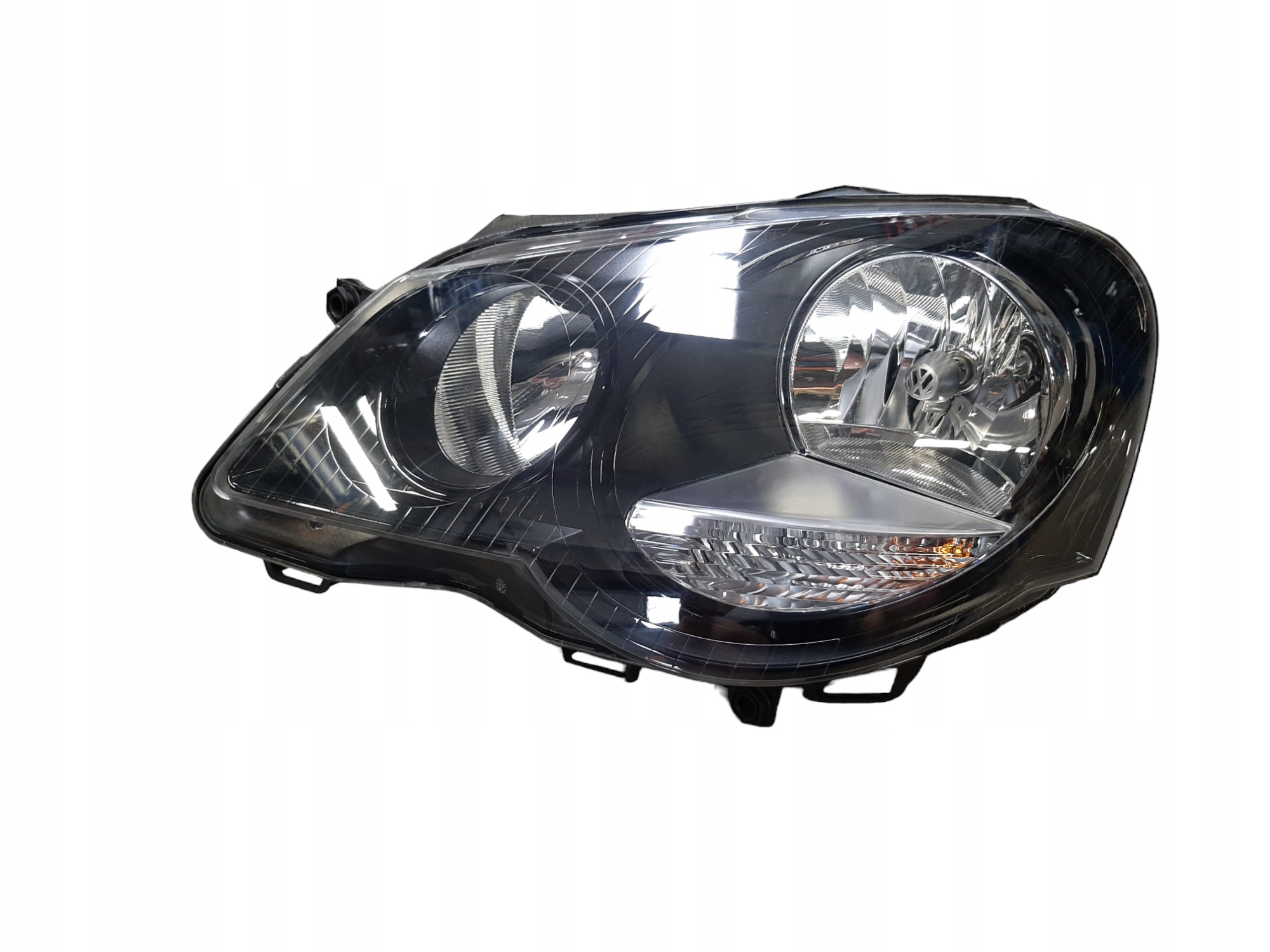 VW POLO 9n GTI REFLEKTOR LAMPA PRZÓD LEWY HELLA 6Q1941007AP
