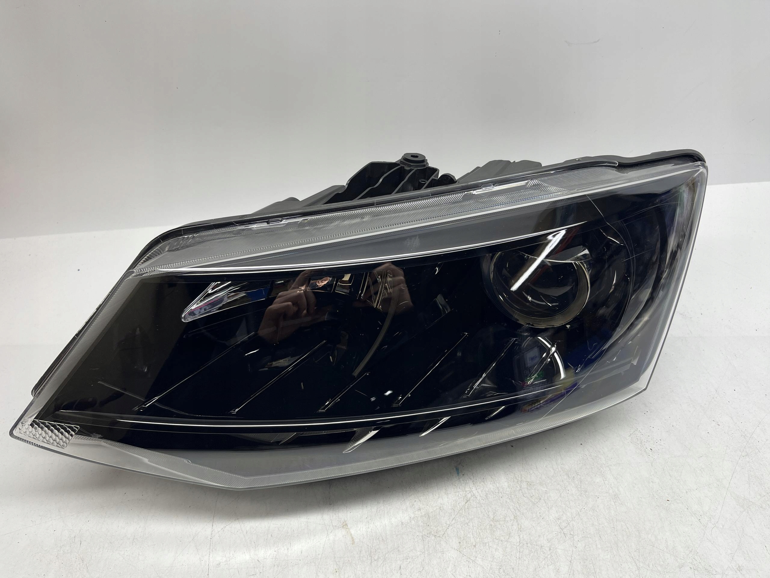 SKODA Fabia 3 Reflektor Lampra Przód Prawy 6V1941016B