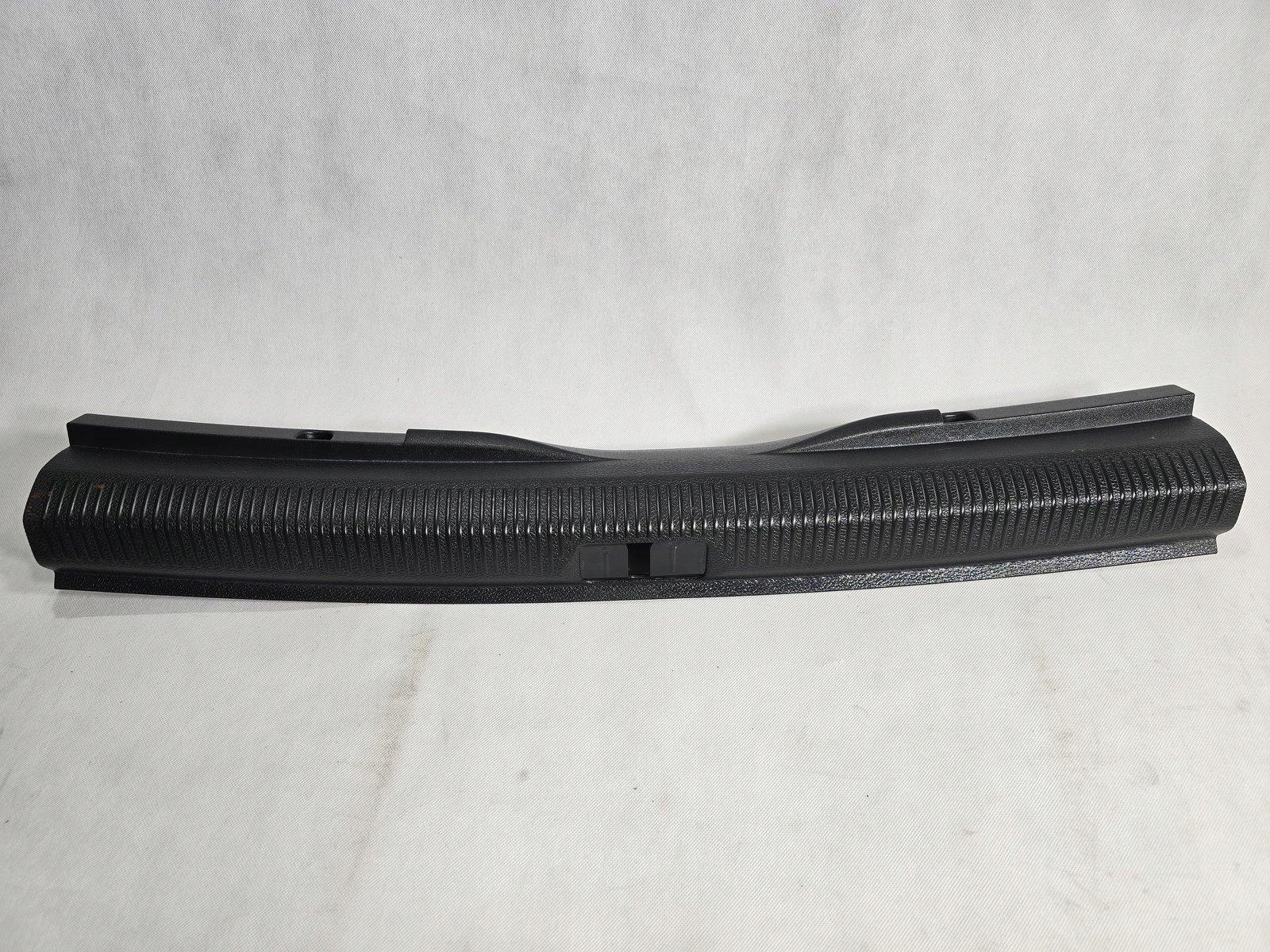 VW PASSAT B6 KOMBI OSŁONA PASA TYLNEGO TYŁ MASKOWNICA 3C9863459