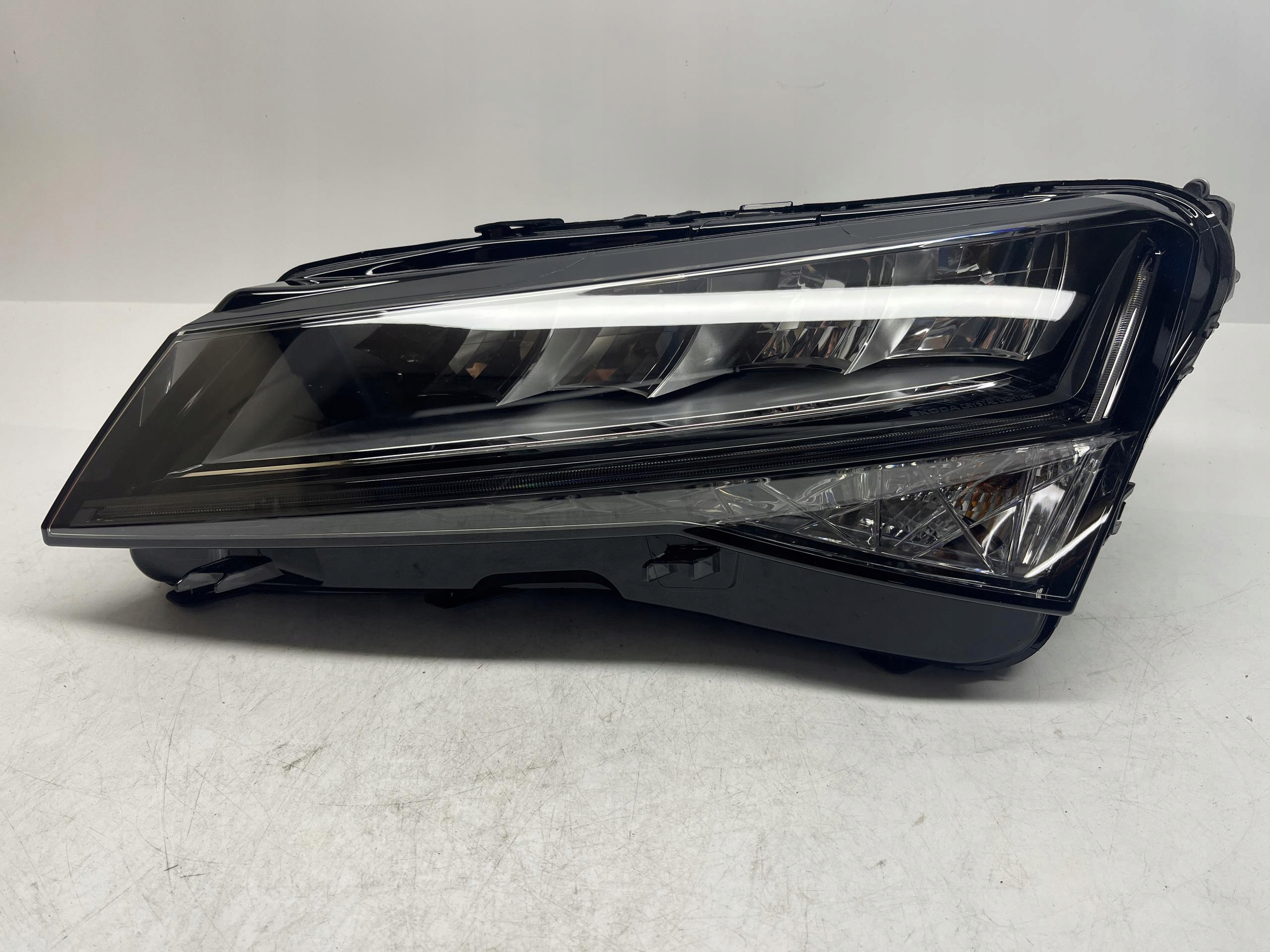 SKODA Superb Reflektor Lampa Przód Lewy LED 3V1941015C