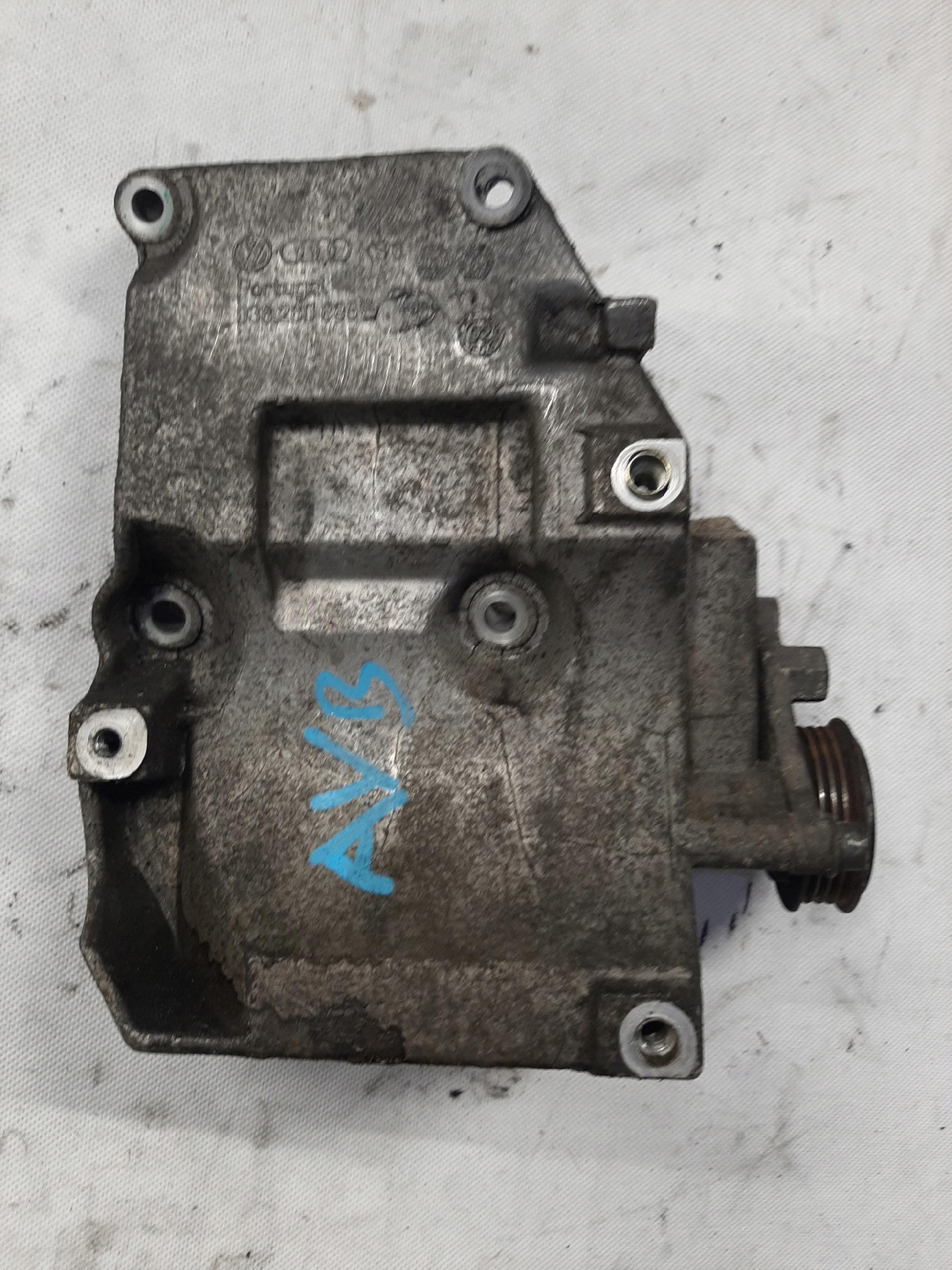AUDI VW ŁAPA MOCOWANIE STELAŻ 038260885C