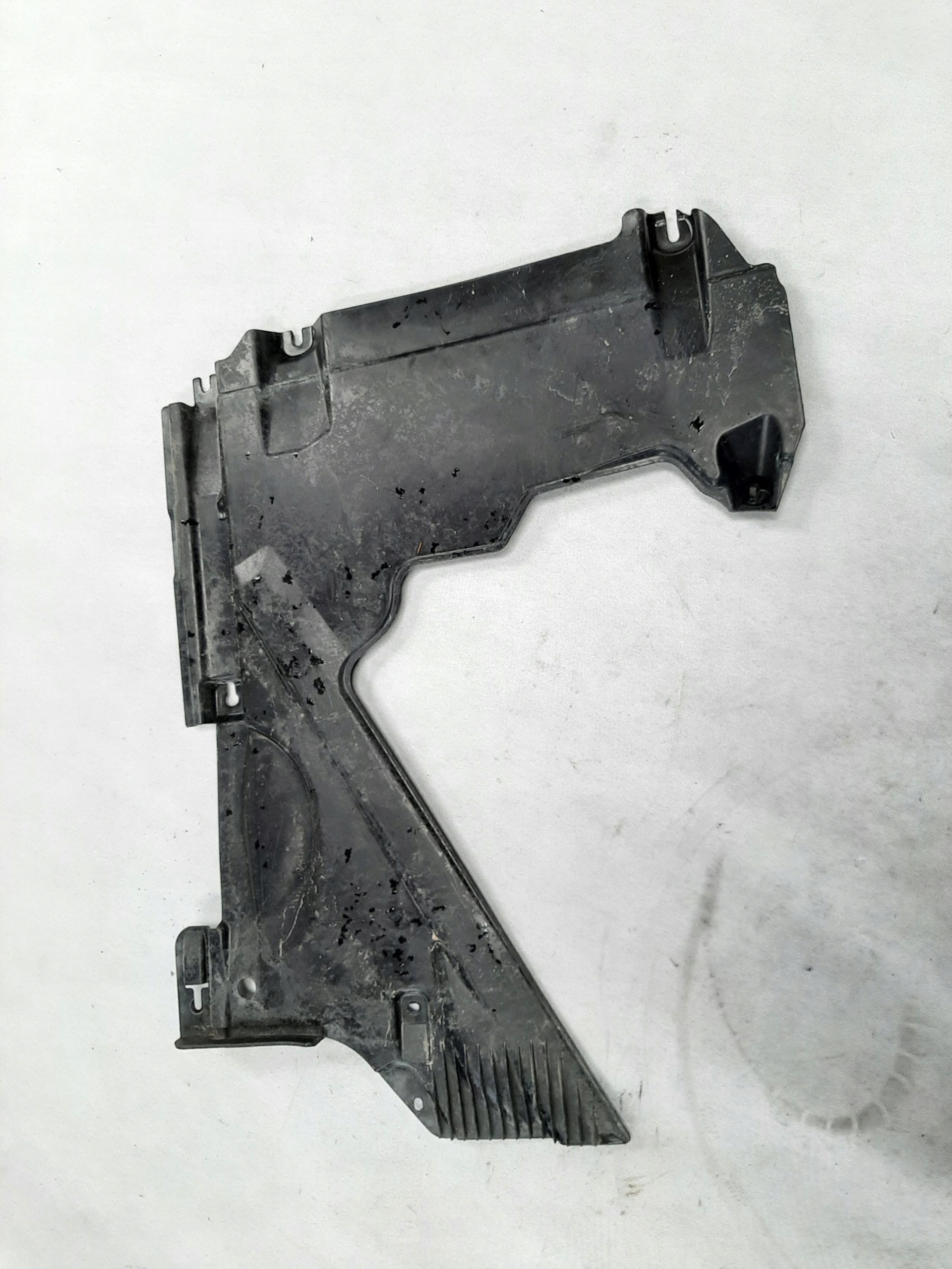 OSŁONA PODWOZIA PRAWY TYŁ AUDI A5 SPORTBACK LIFT 20- 8W8825216