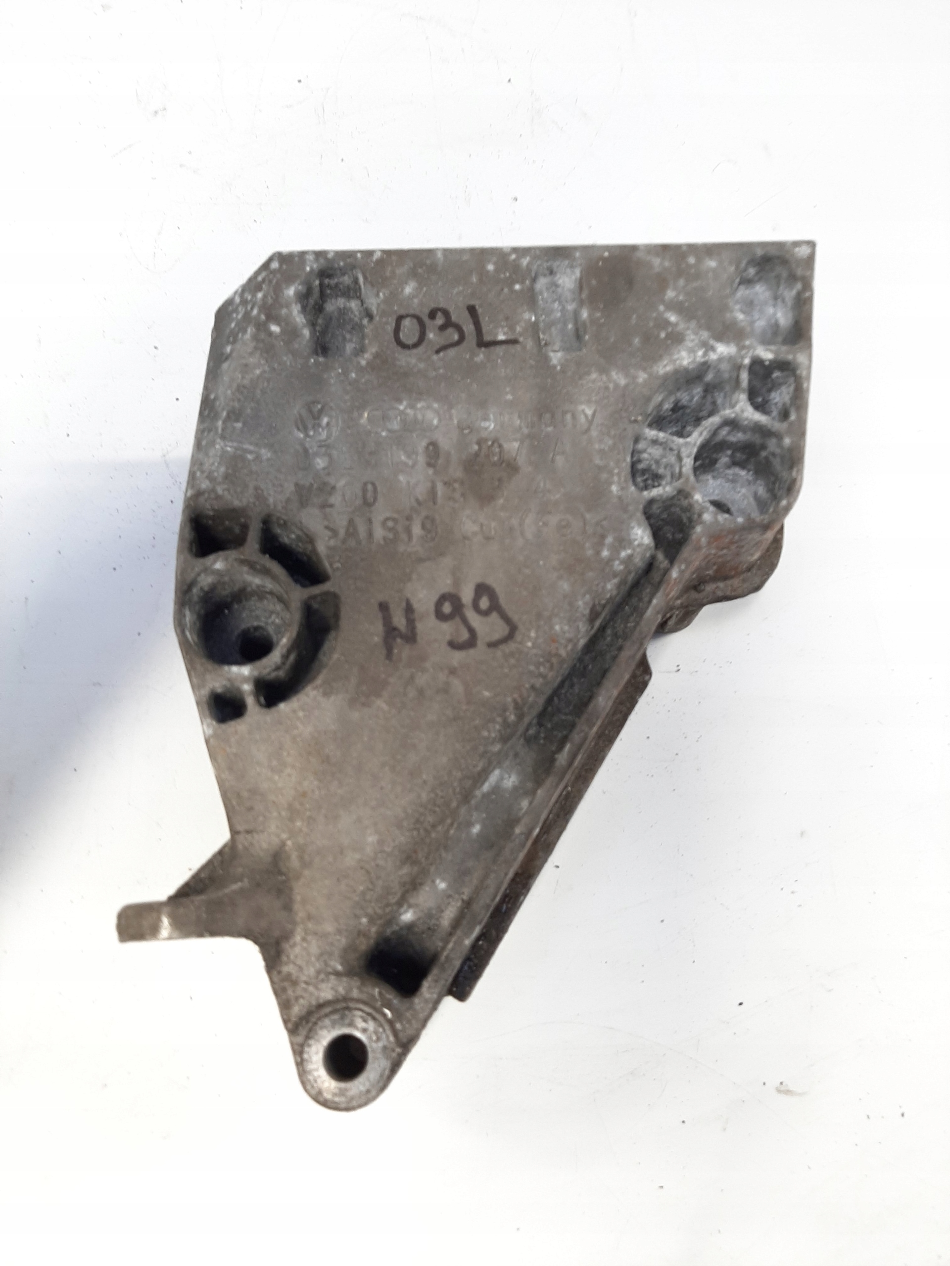 AUDI VW ŁAPA MOCOWANIE BOCZNE STELAŻ 03L199207A