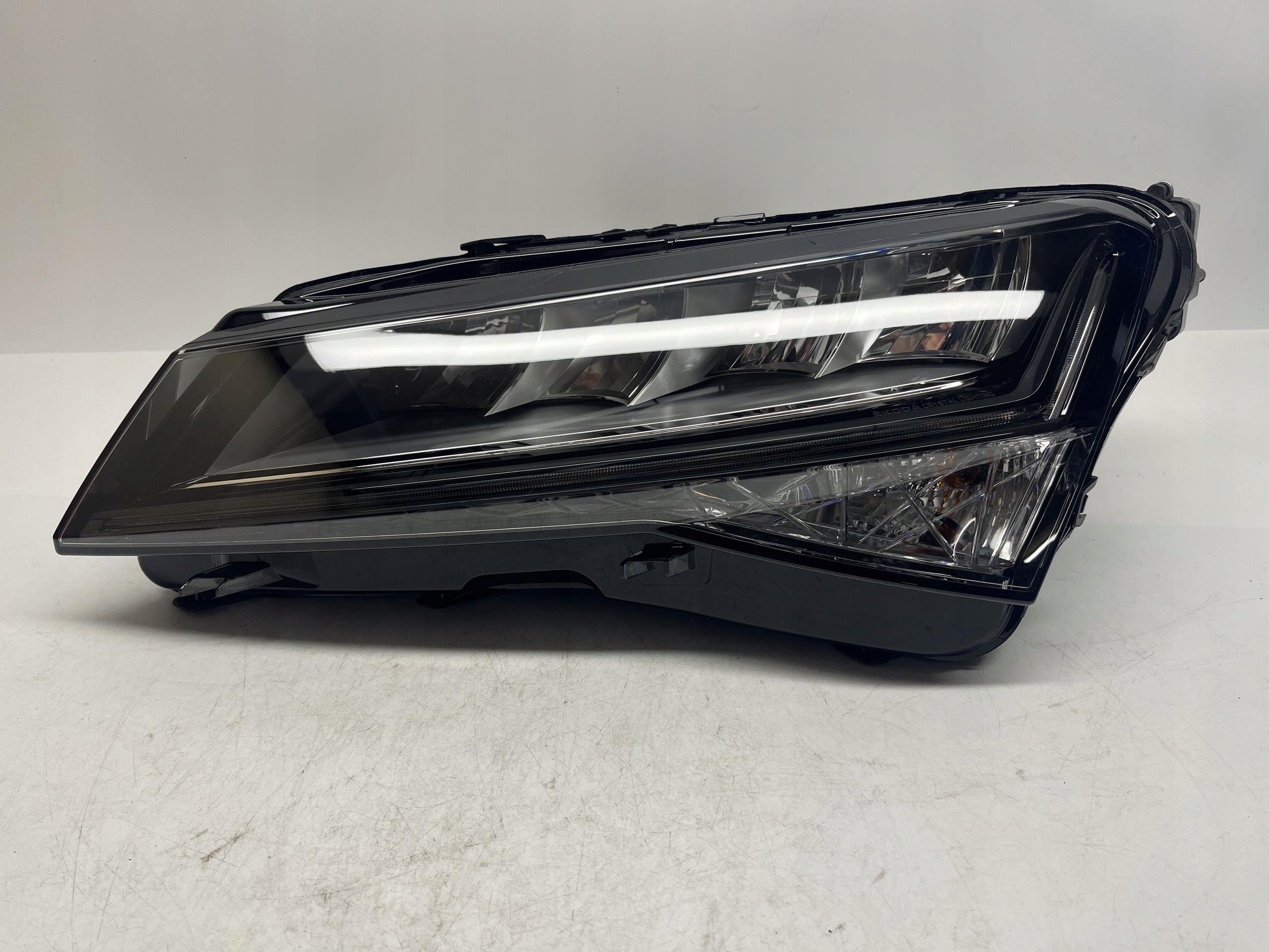 SKODA Superb Reflektor Lampa Przód Lewy LED 3V1941015C