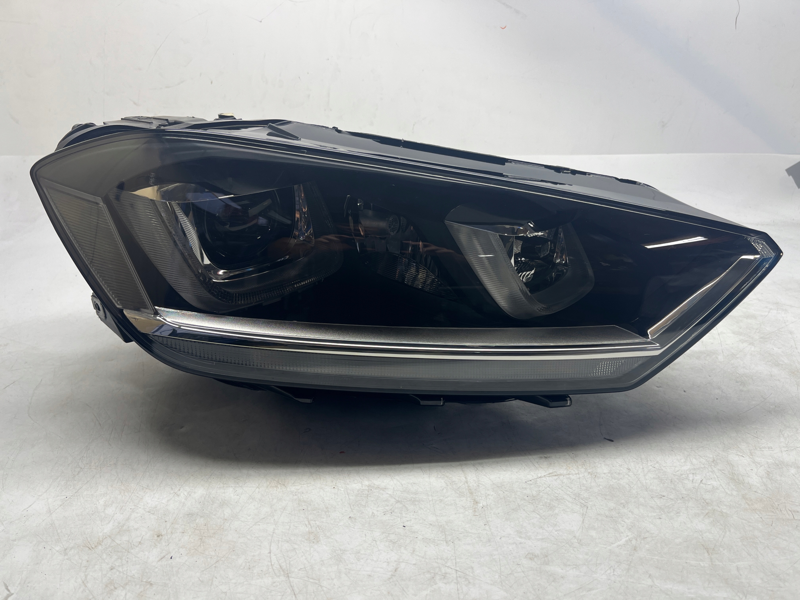 VW GOLF SPORTSVAN REFLEKTOR XENON LAMPA PRZÓD PRZEDNIA PRAWA 517941034B