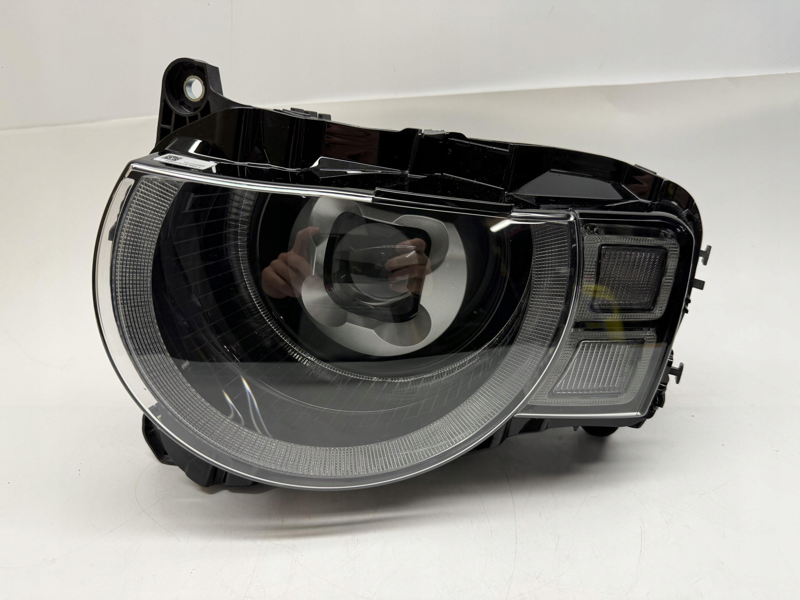 LAND ROVER DEFENDER II L663 REFLEKTOR LAMPA LEWY PRZÓD LED L8B213W030FF