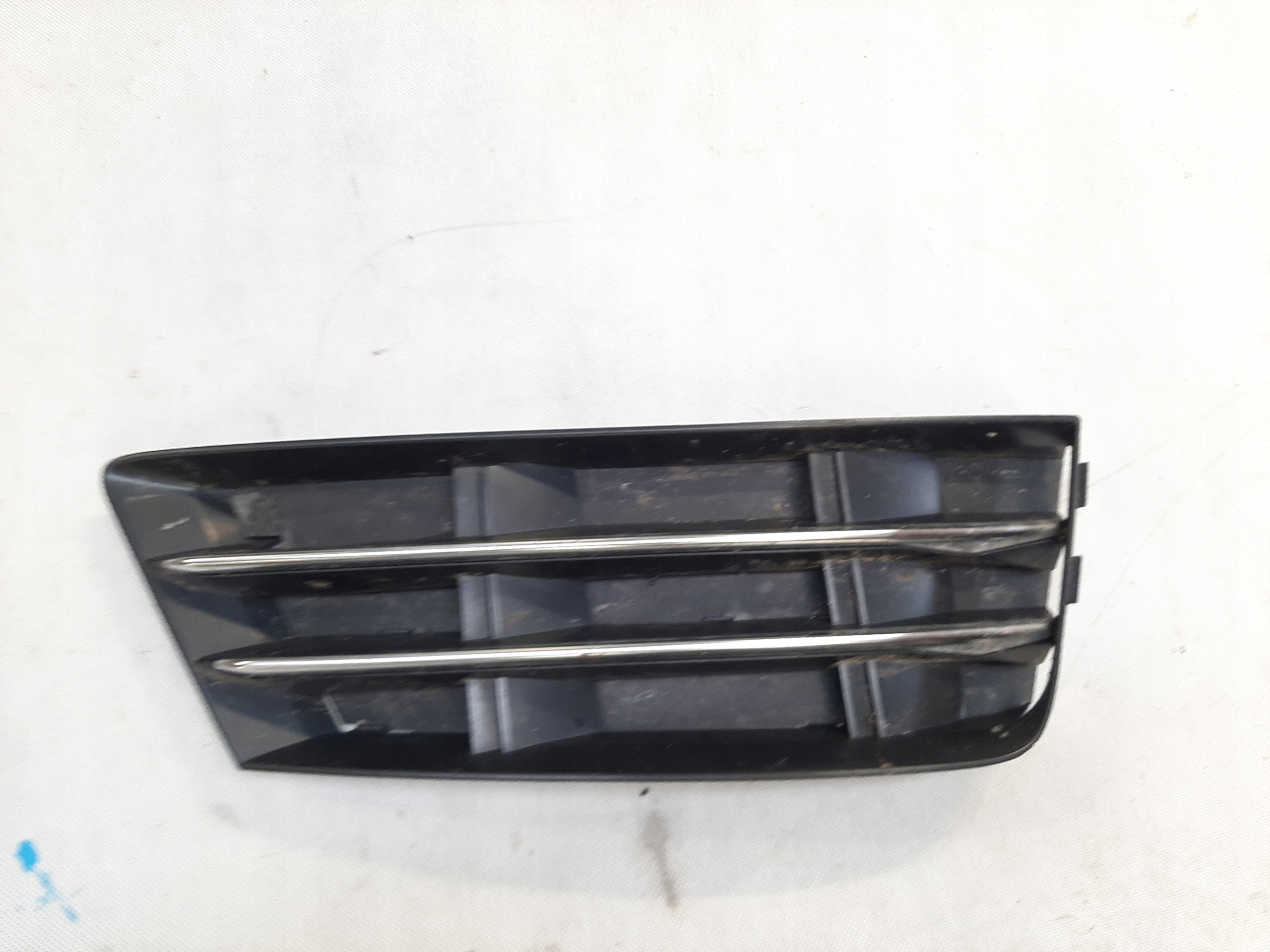 AUDI A4 B9 KRATKA ZDERZAKA PRAWY PRZÓD PRZEDNIA 8W0807682R