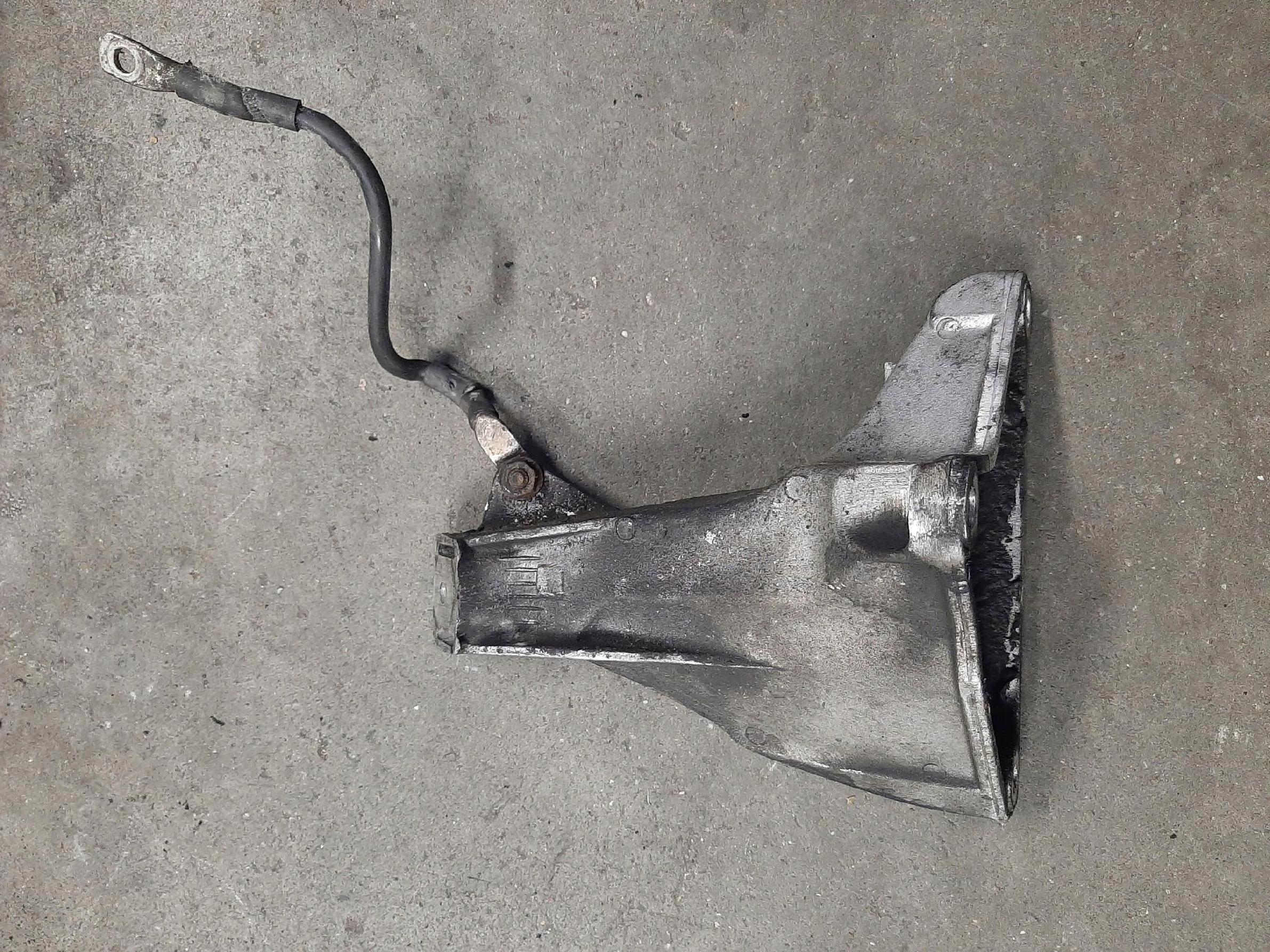 AUDI VW ŁAPA MOCOWANIE BOCZNE STELAŻ 8D0199308AF