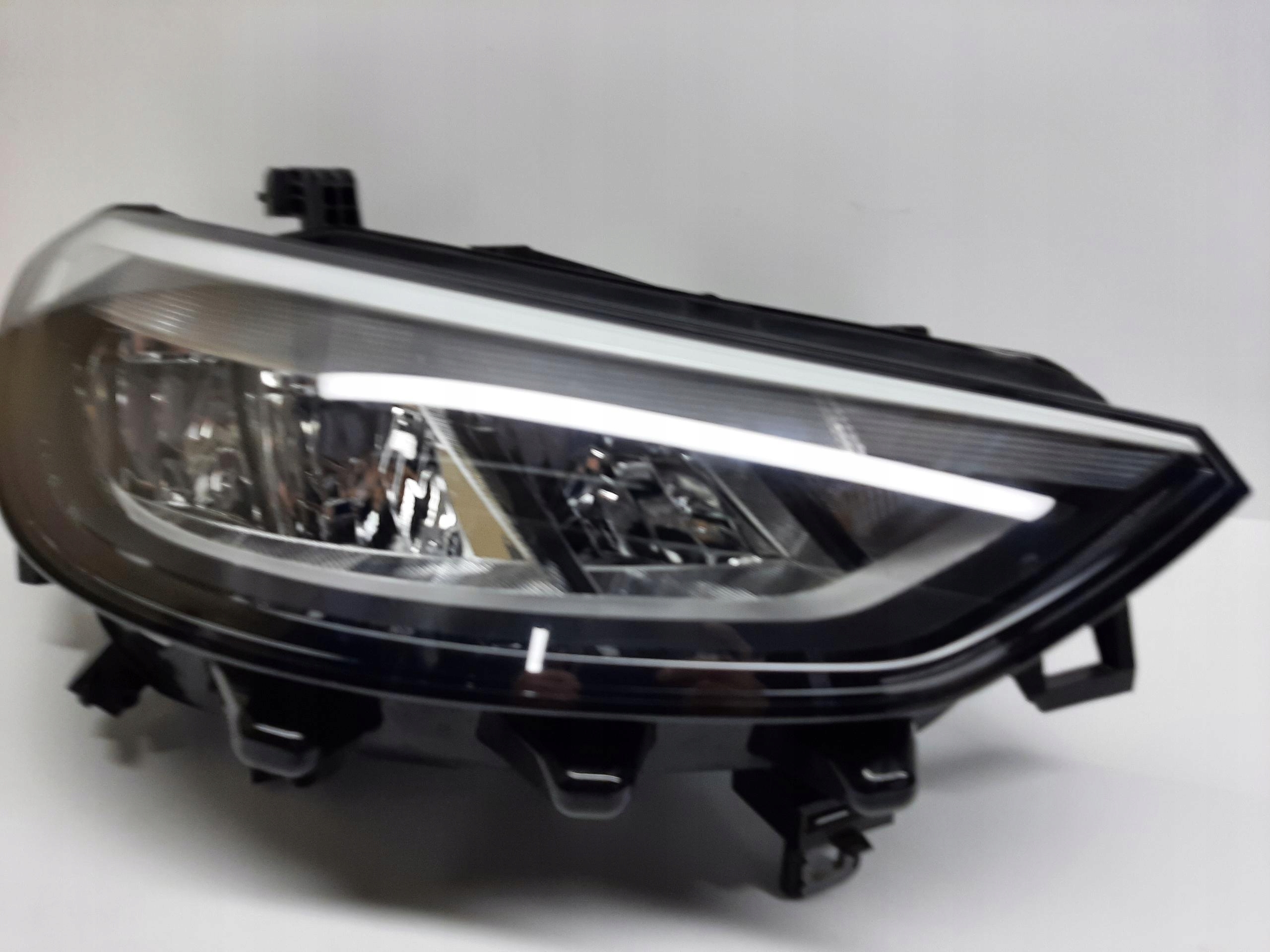 VW ID.3 REFLEKTOR LAMPA PRAWY PRAWA PRZÓD PRZEDNIA LED 10B941006A