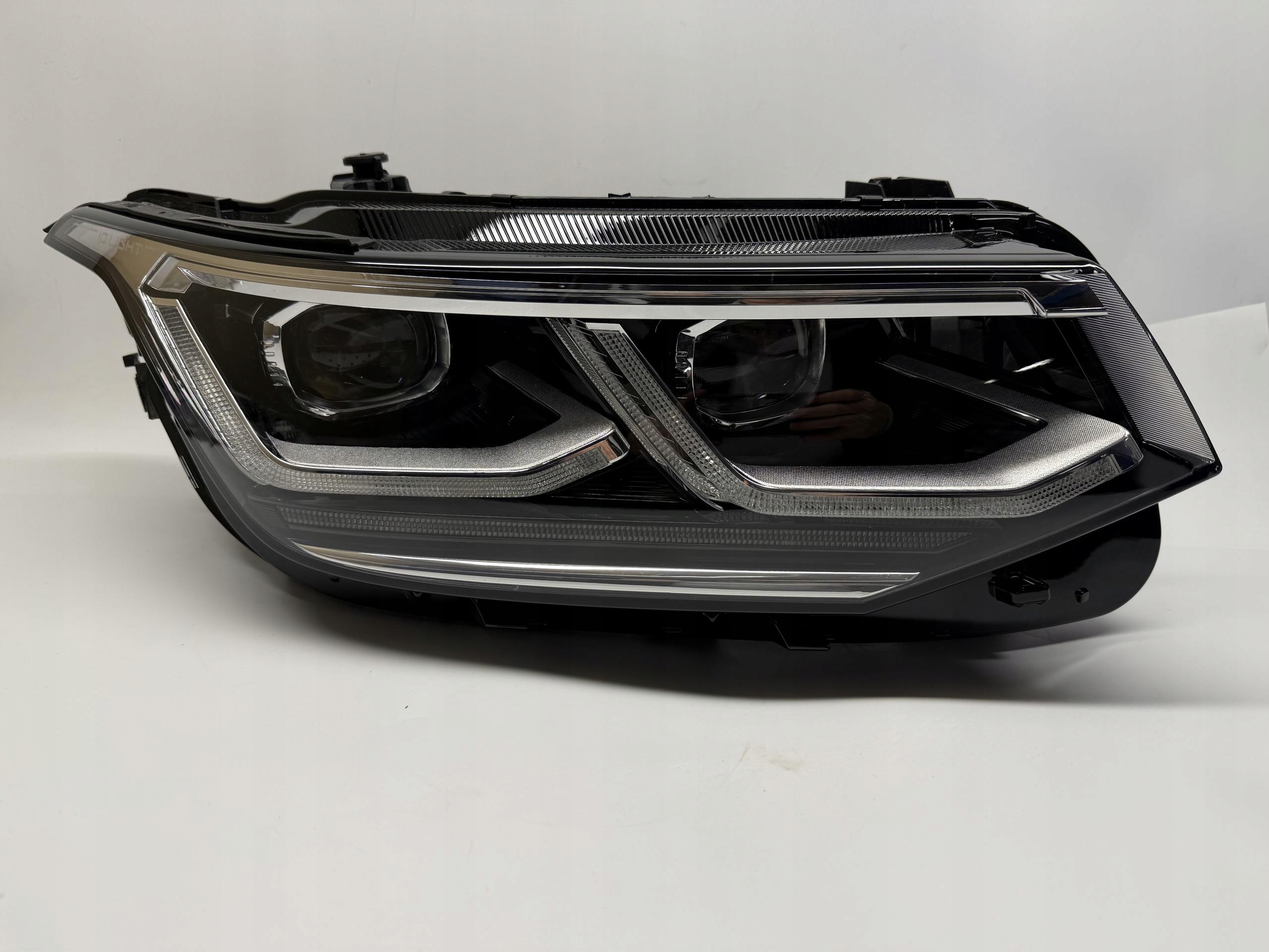 VW TIGUAN ALLSPACE REFLEKTOR LAMPA PRAWY PRZÓD IQ LIGHT 5NN941082D