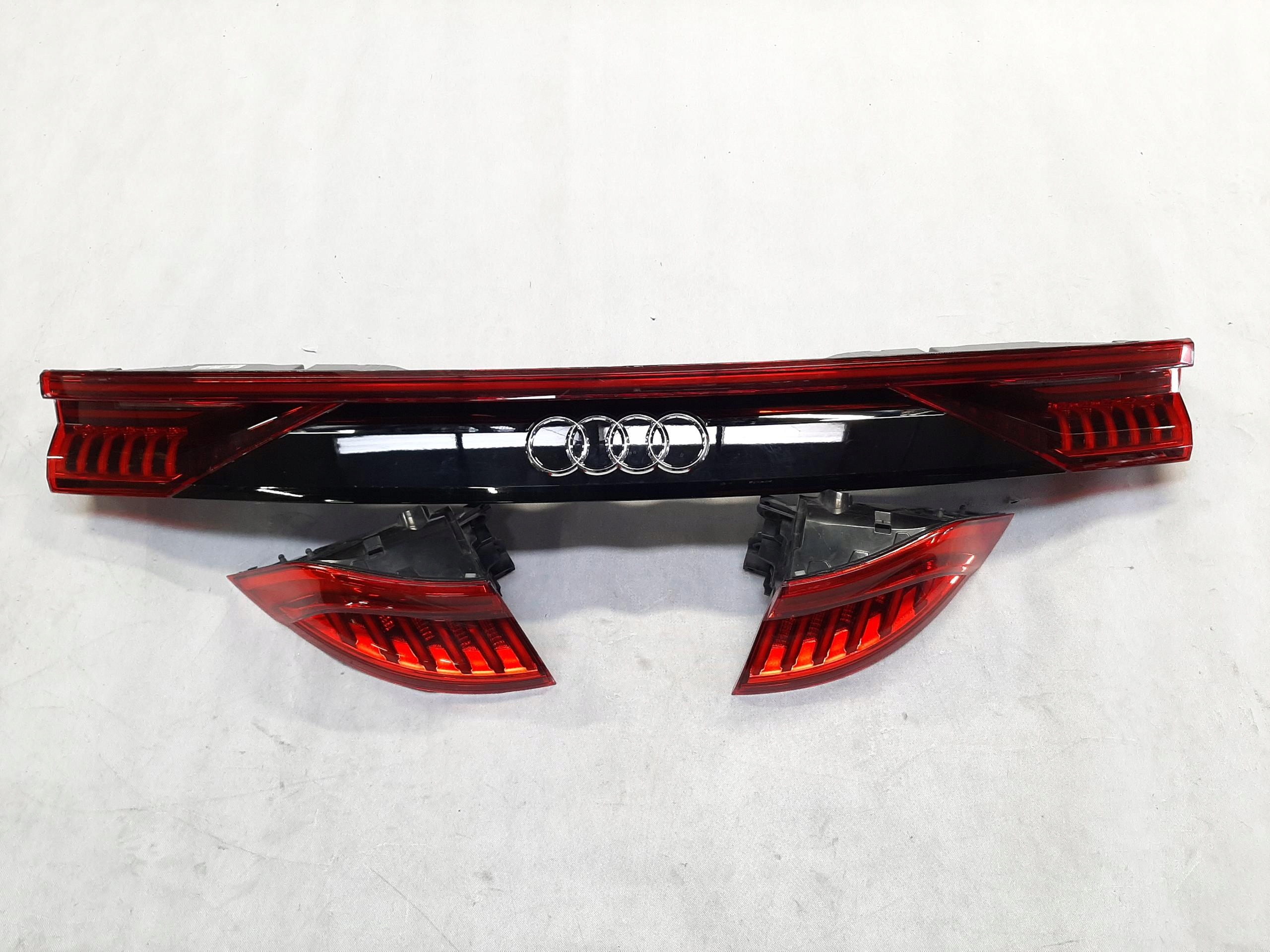 AUDI Q8 4M RSQ8 BLENDA LAMPY KLAPY TYŁ KOMPLET LED 4M8945070C 4M8945069C