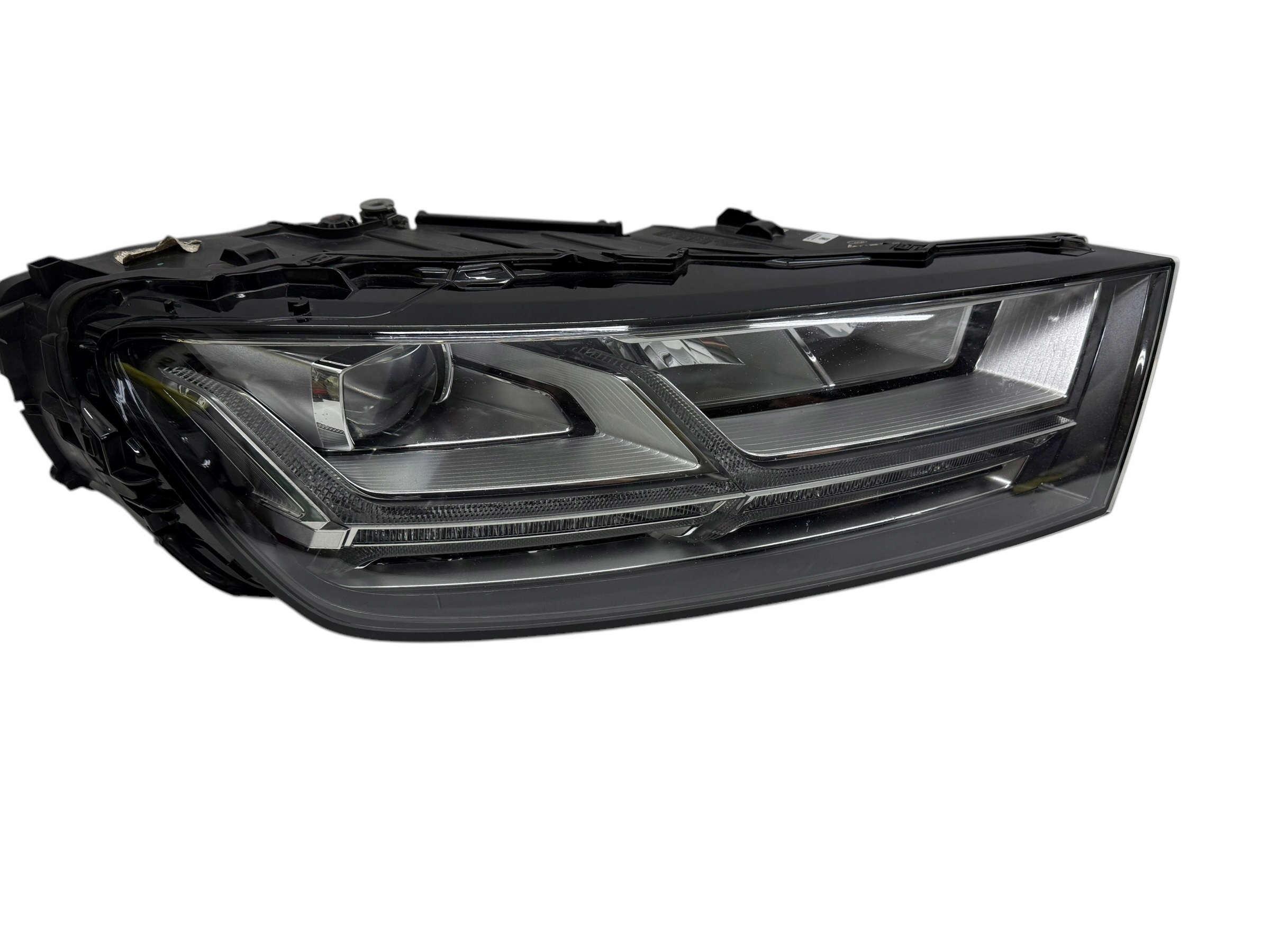 AUDI Q7 2015-2021 PRAWY REFLEKTOR LAMPA LED 4M0941034