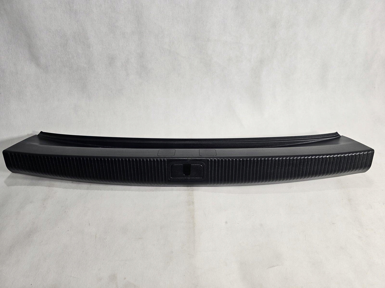 AUDI A8 D3 OSŁONA PASA TYLNEGO TYŁ MASKOWNICA 4E0863283A
