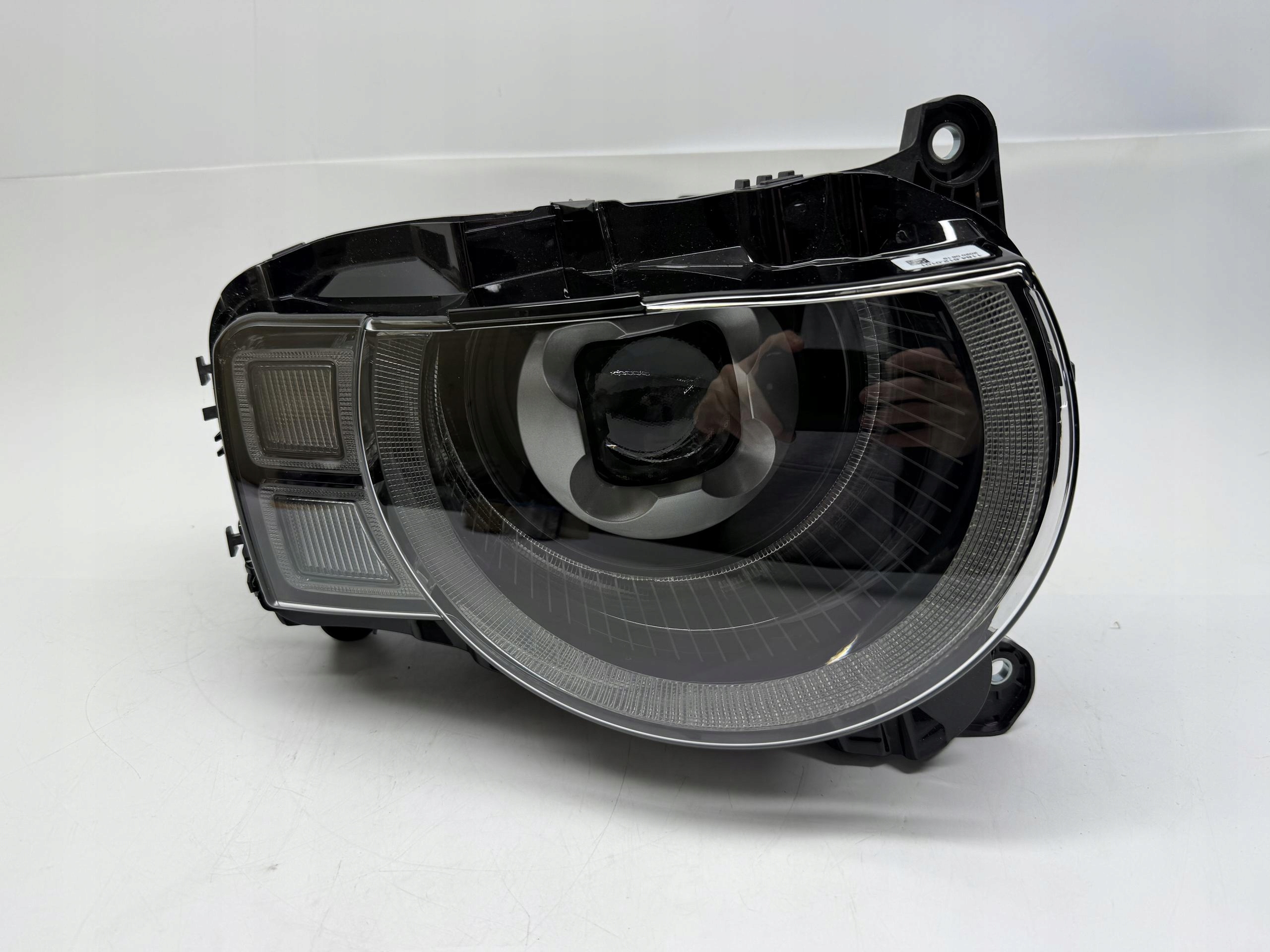 LAND ROVER DEFENDER II L663 REFLEKTOR LAMPA PRAWY PRZÓD LED L8B213W029FF