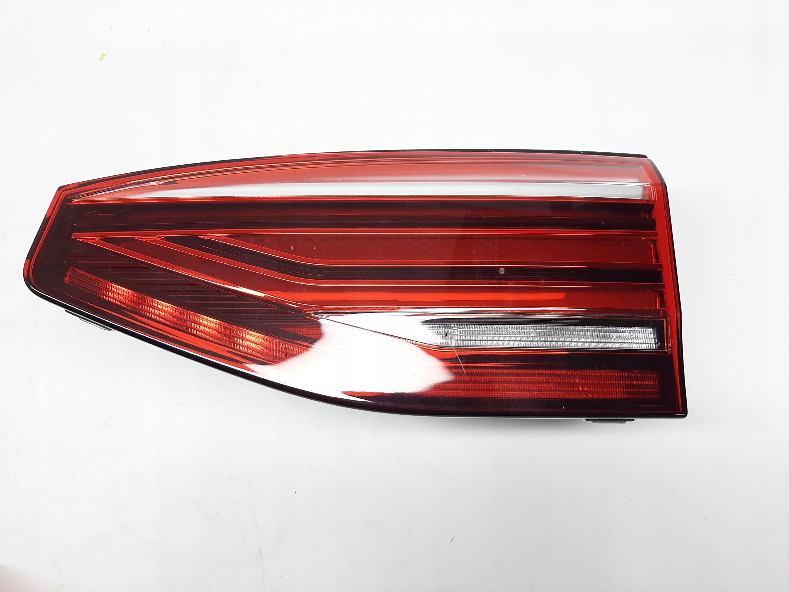 VW TRANSPORTER MULTIVAN T7 LAMPA PRAWA TYLNA TYŁ KLAPY LED 7T0945094