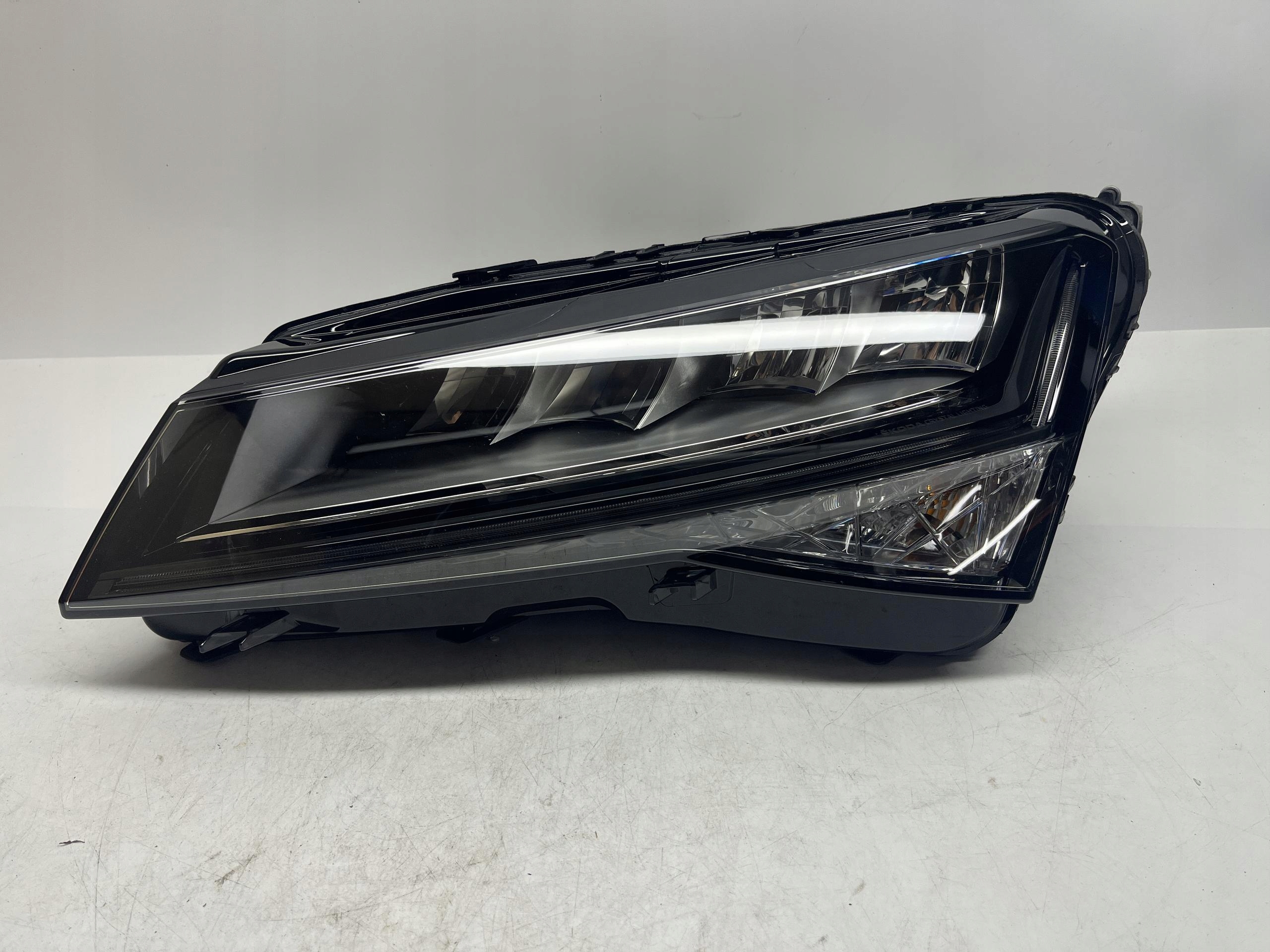 SKODA Superb Reflektor Lampa Przód Lewy LED 3V1941015C