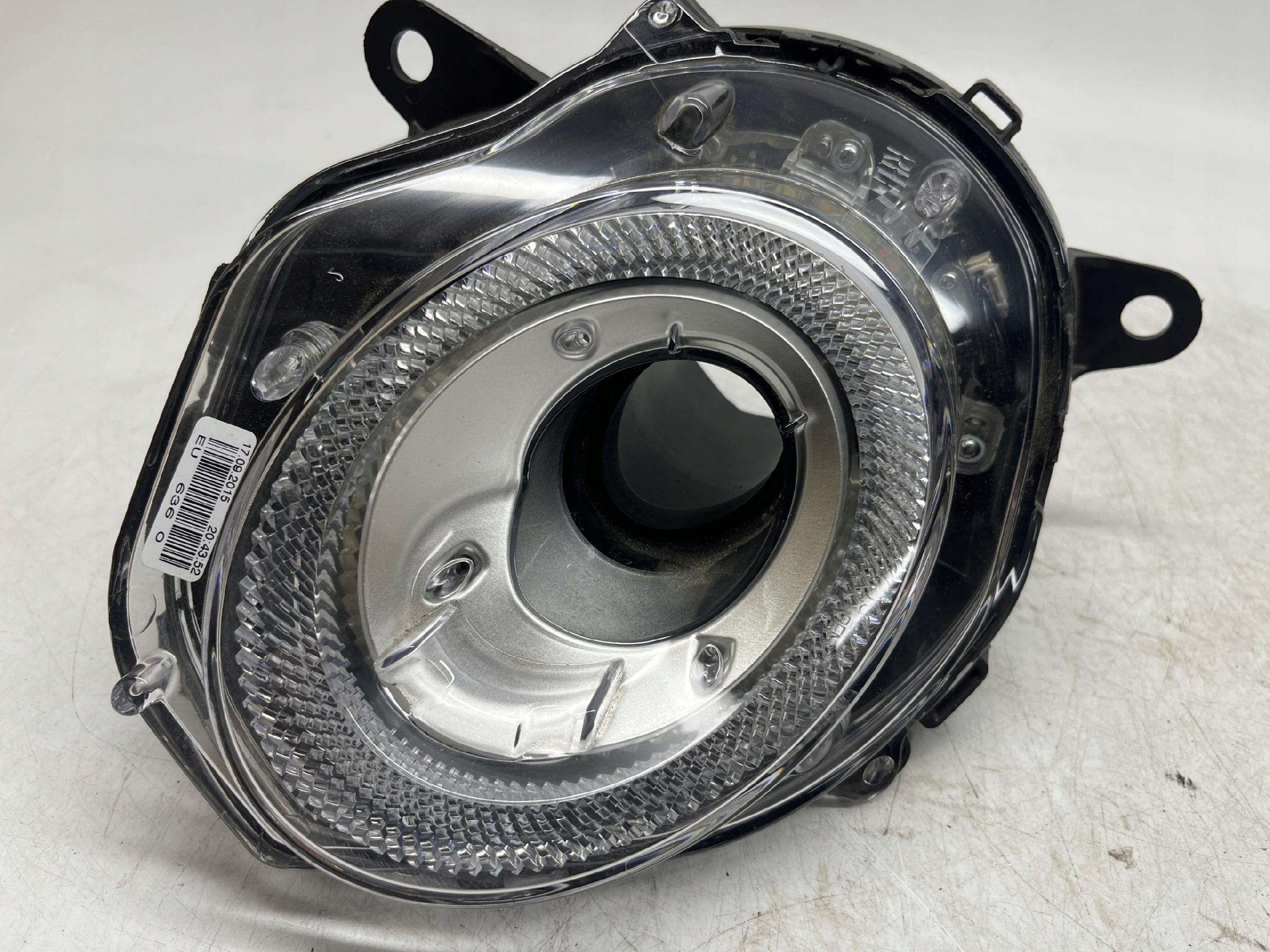 BENTLEY BENTAYGA LAMPA PRAWA KIERUNKOWSKAZ DRL HALOGEN LED SAE 36A953042A