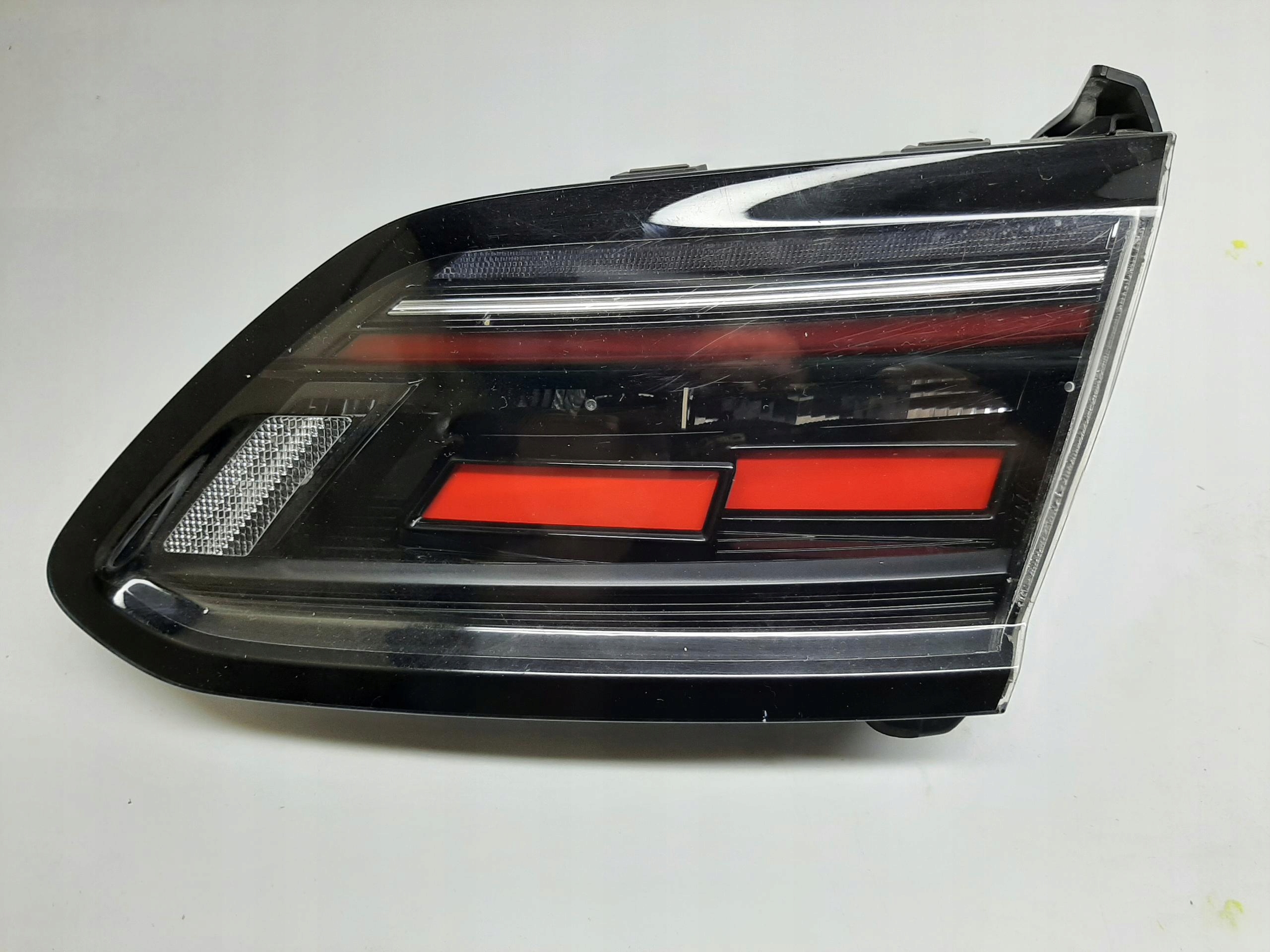 VW ARTEON SHOOTING BRAKE LAMPA PRAWA TYLNA TYŁ KLAPY LED 3G8945308AJ