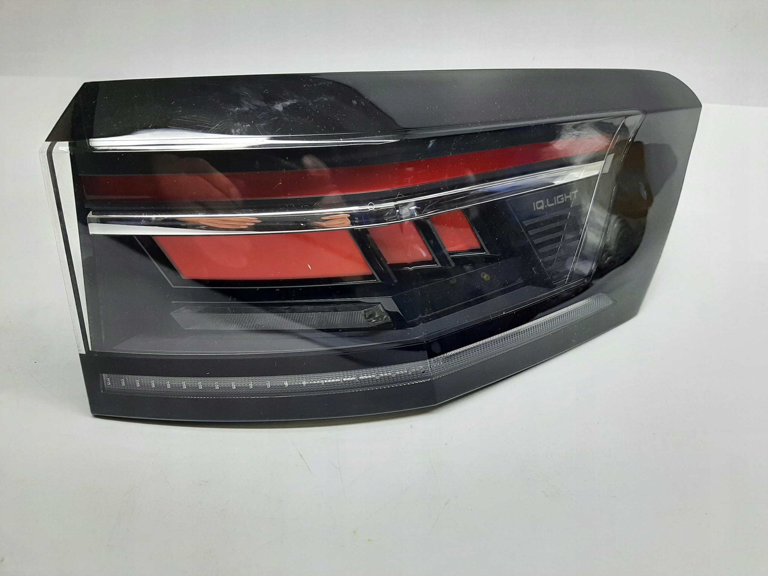 VW PASSAT B9 KOMBI LAMPA PRAWA TYLNA TYŁ IQ LIGHT LED 3J0945208