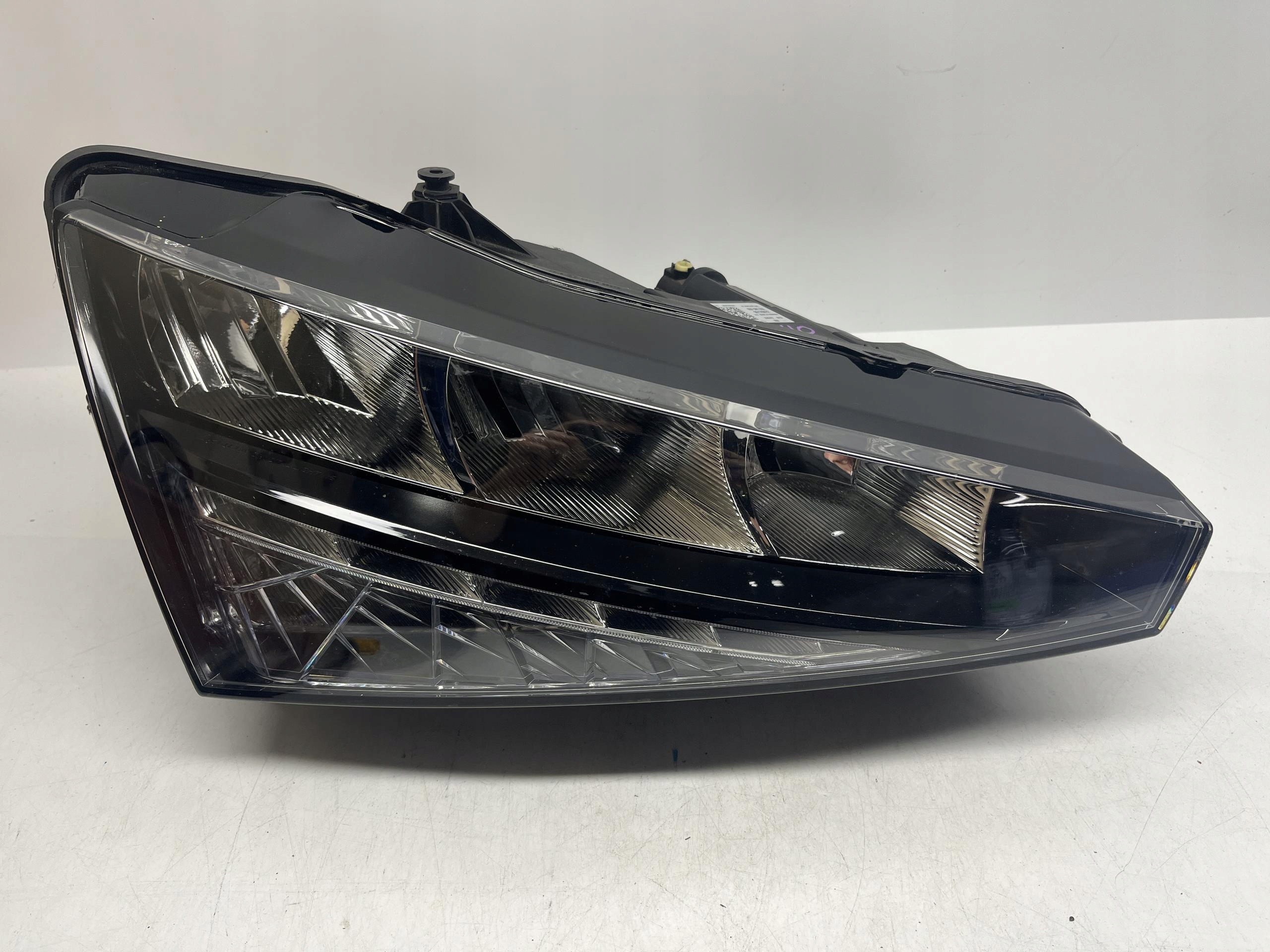 SKODA Scala Reflektor Lampa Przód Prawy LED 657941016