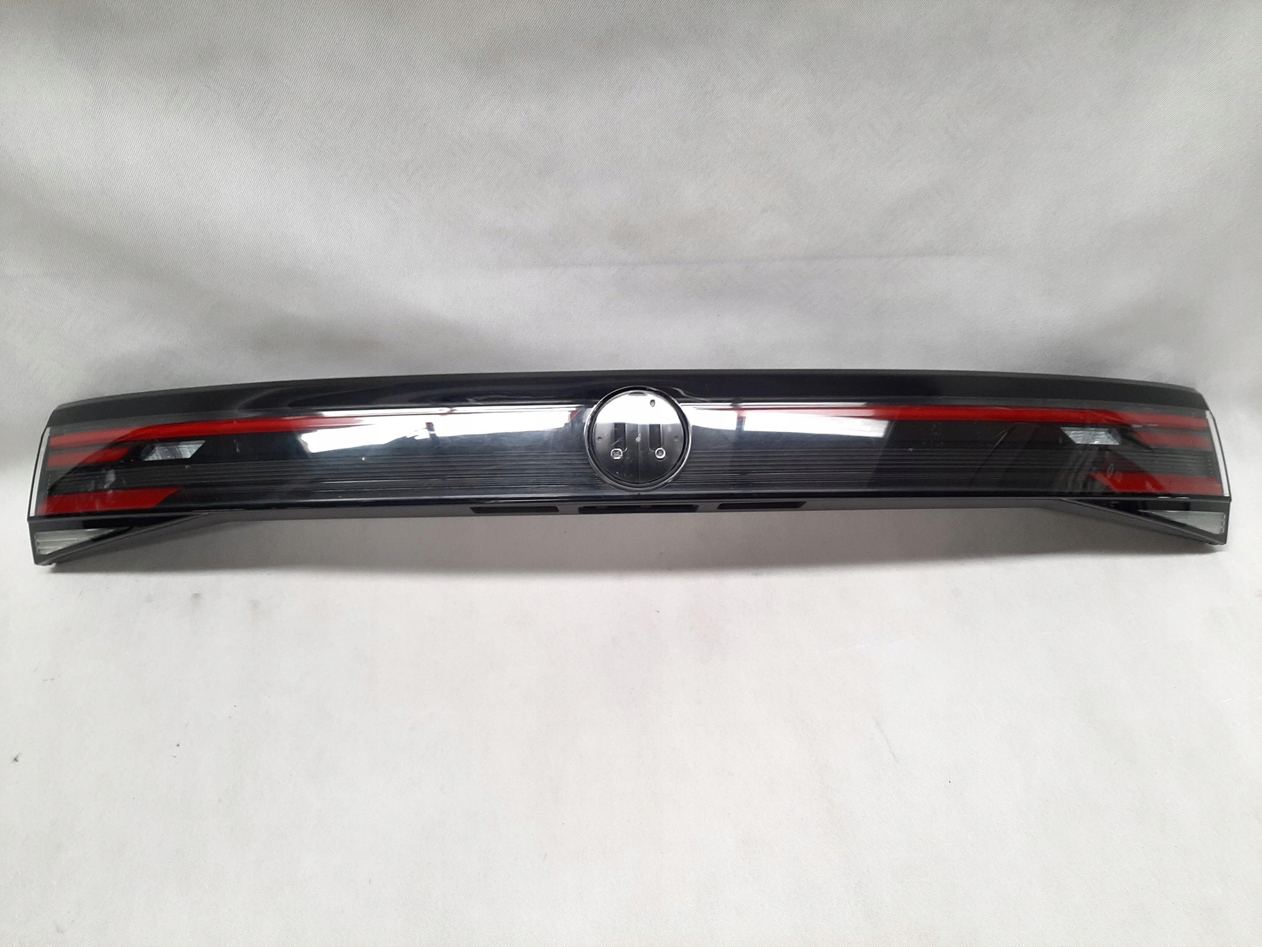 VW TAIGO BLENDA LAMPA KLAPY TYŁ LED 2G7945093