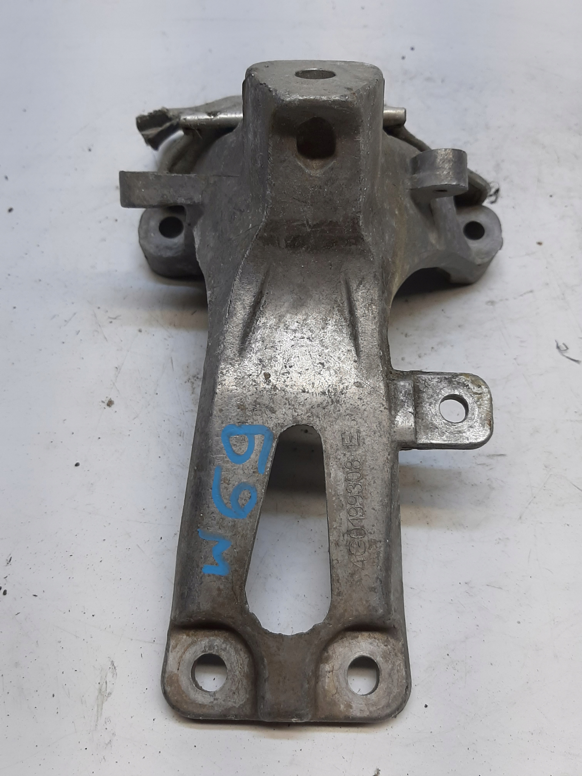 AUDI VW ŁAPA MOCOWANIE BOCZNE STELAŻ 4G0199308E