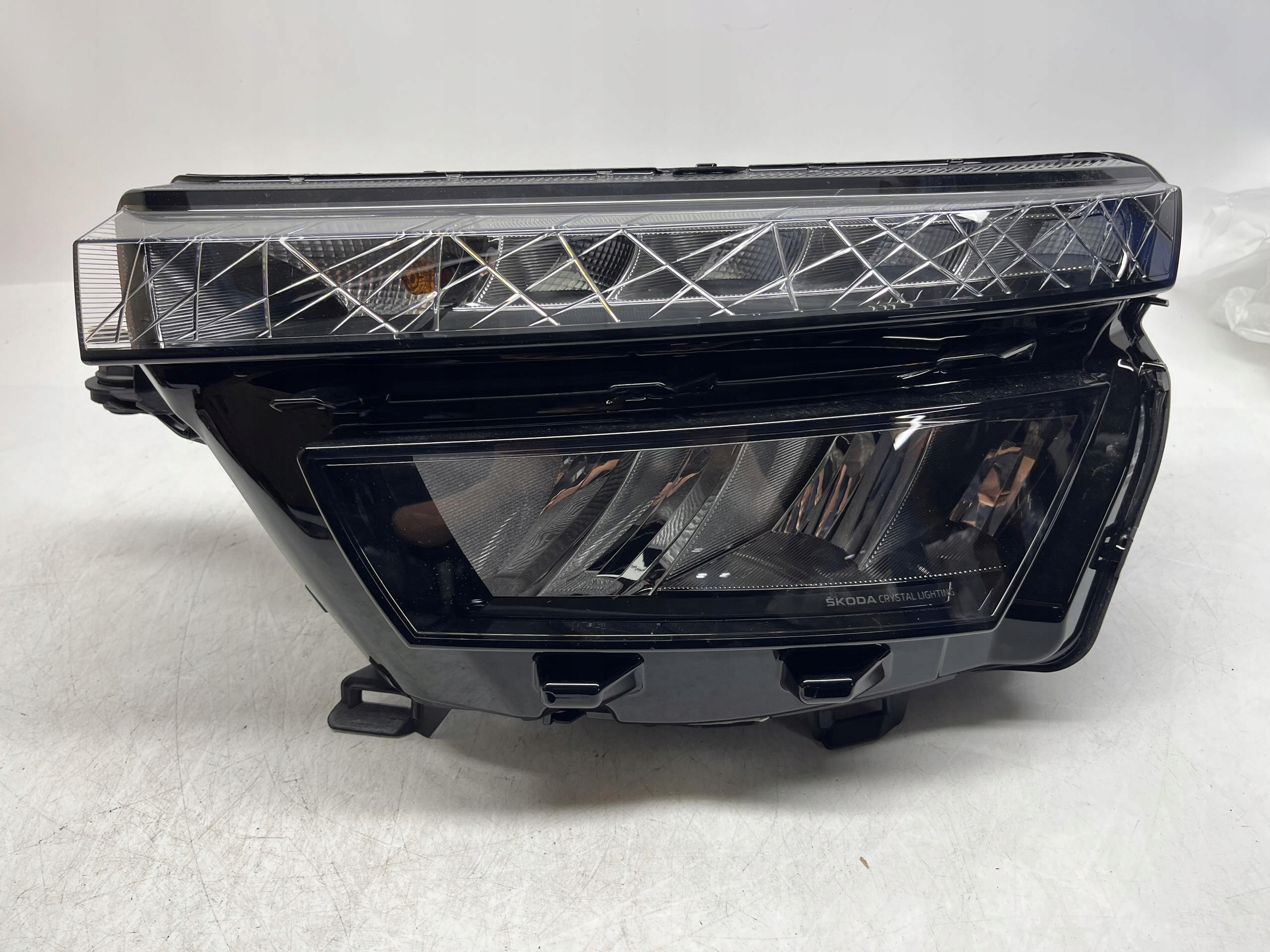 SKODA Kamiq REFLEKTOR LAMPA LEWY PRZÓD PRZEDNI LED 658941015