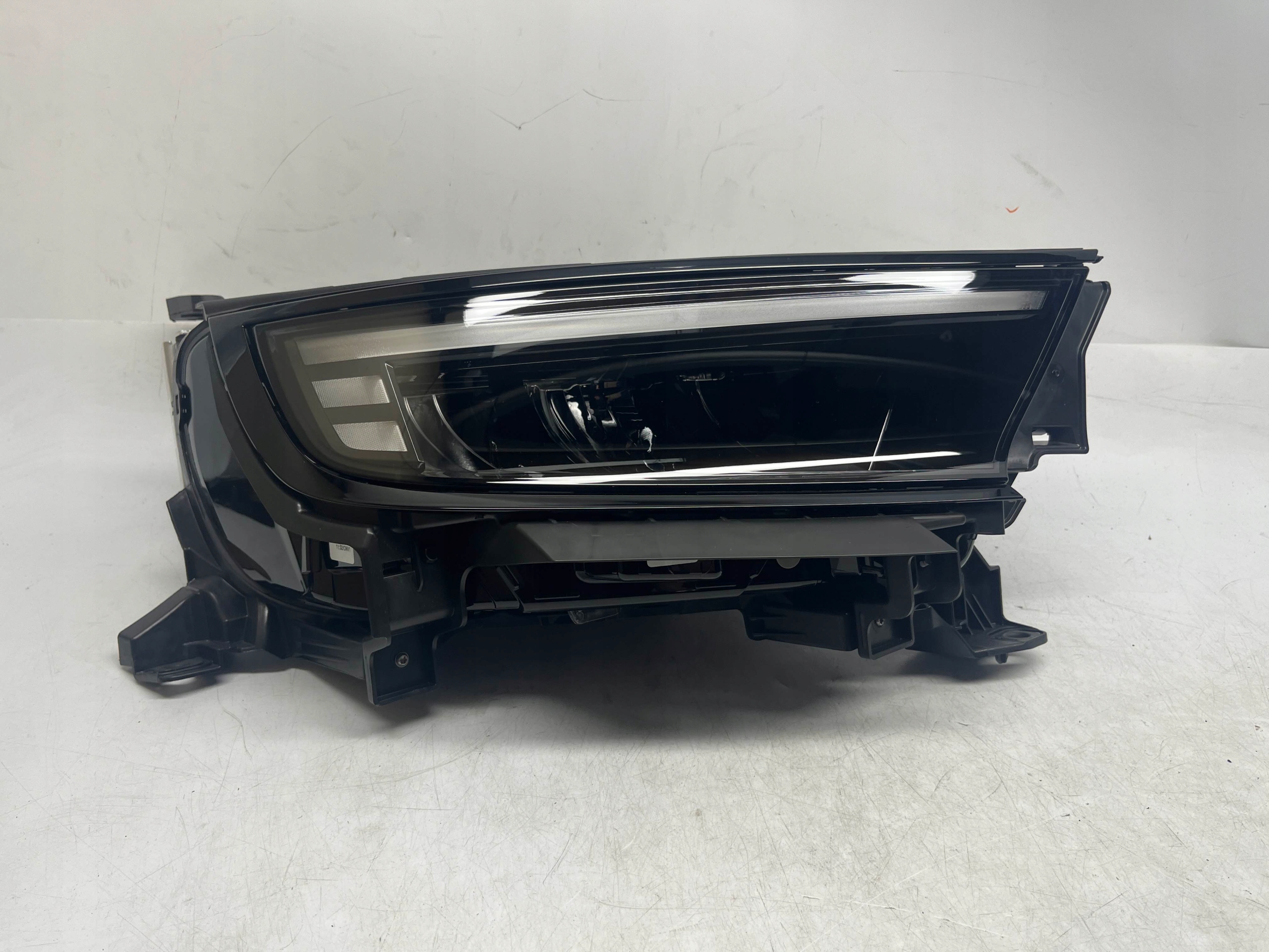 Opel Mokka B II Lift Reflektor Prawy Lampa Przednia Prawa LED 9860321280