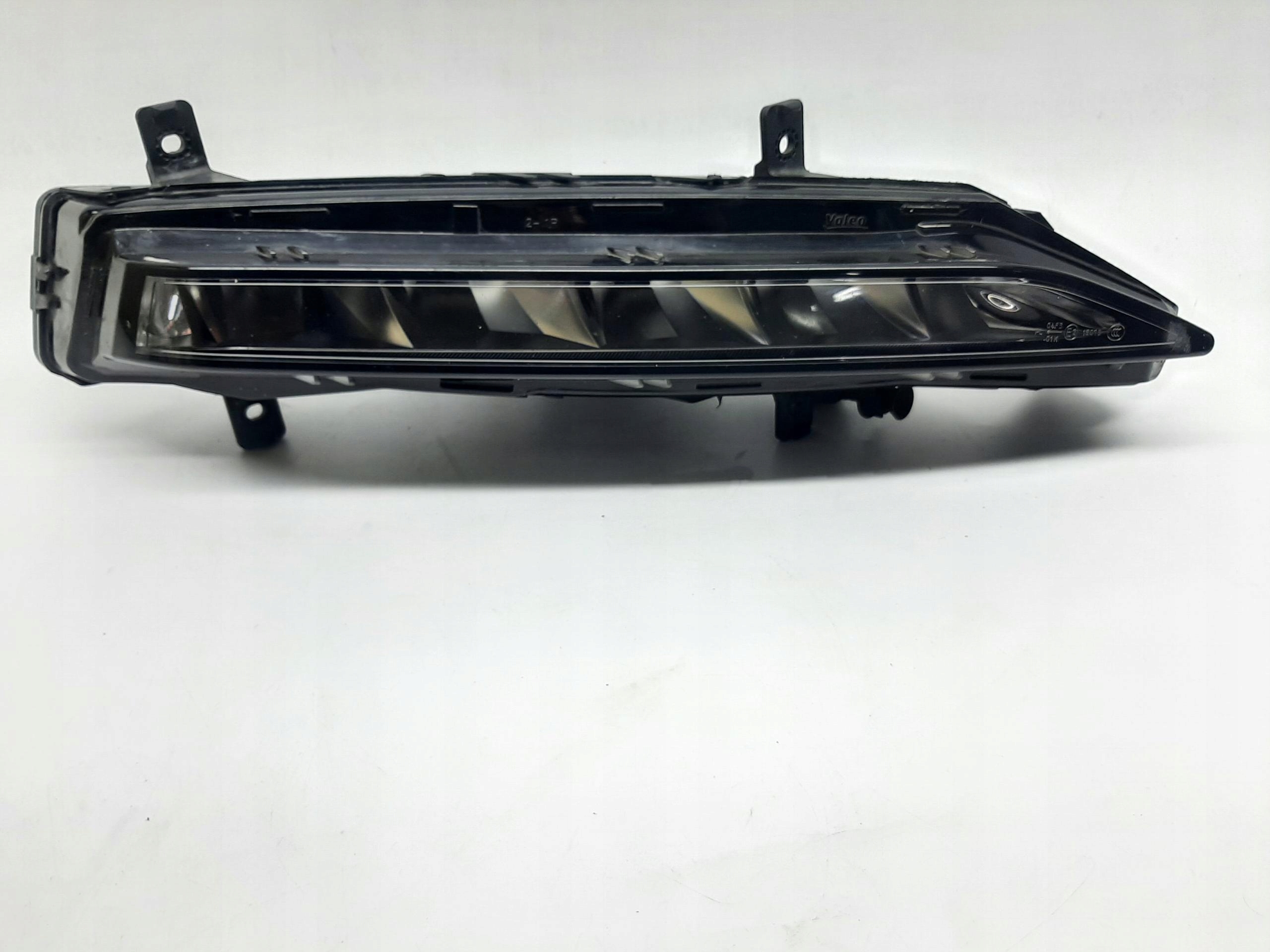 SKODA SUPERB III LIFT 2019- HALOGEN PRZECIWMGIELNY PRAWY PRZÓD 3V0941700B