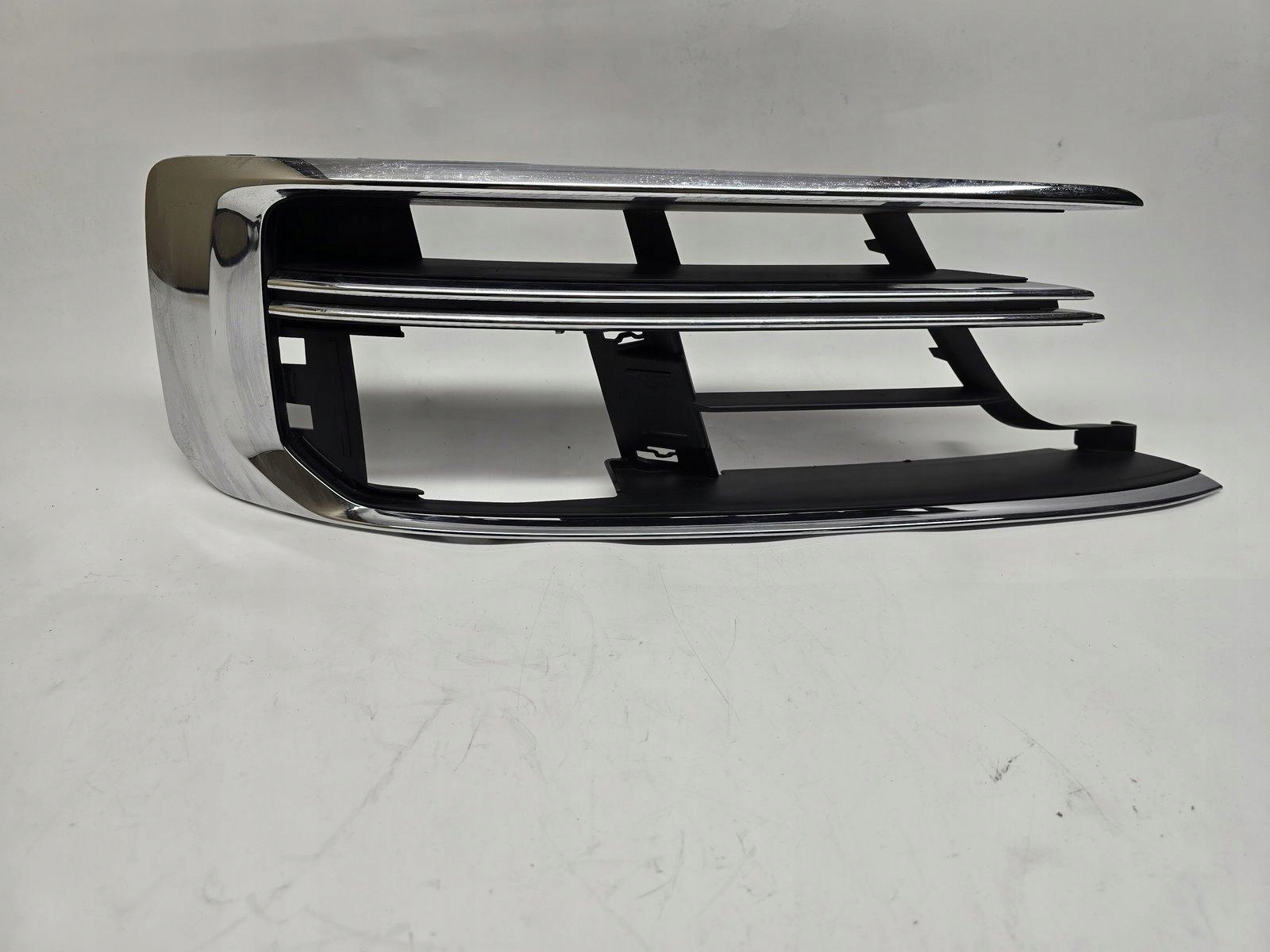 AUDI A8 D5 KRATKA ZDERZAKA PRAWA 4N0807680